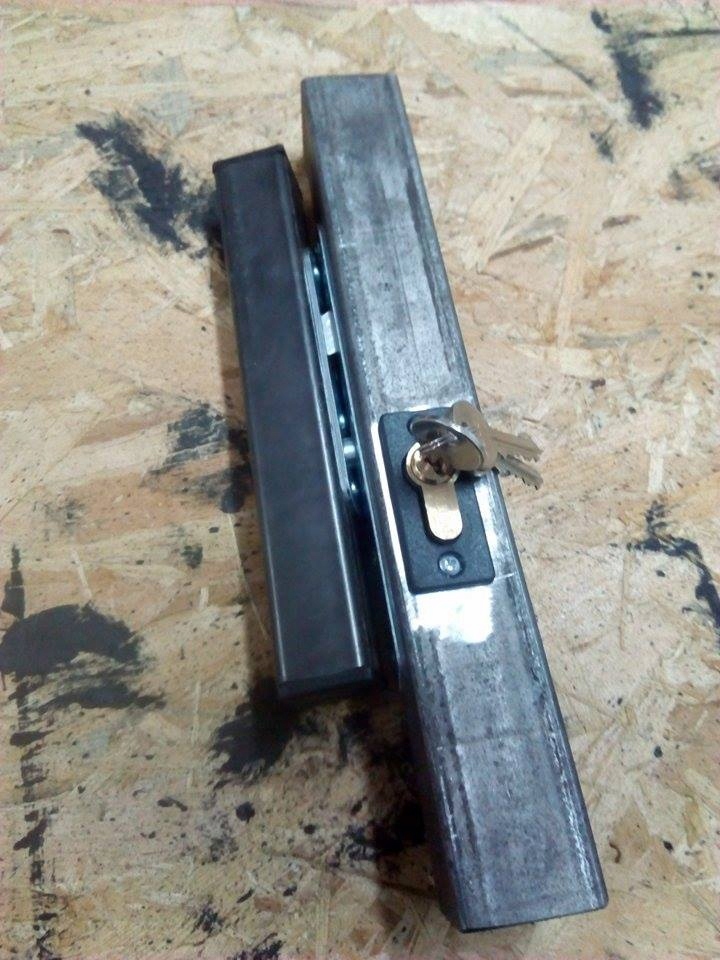 KASETA 40X40 Z ZAMKIEM HAKOWYM do bramy przesuwnej Kod producenta 003