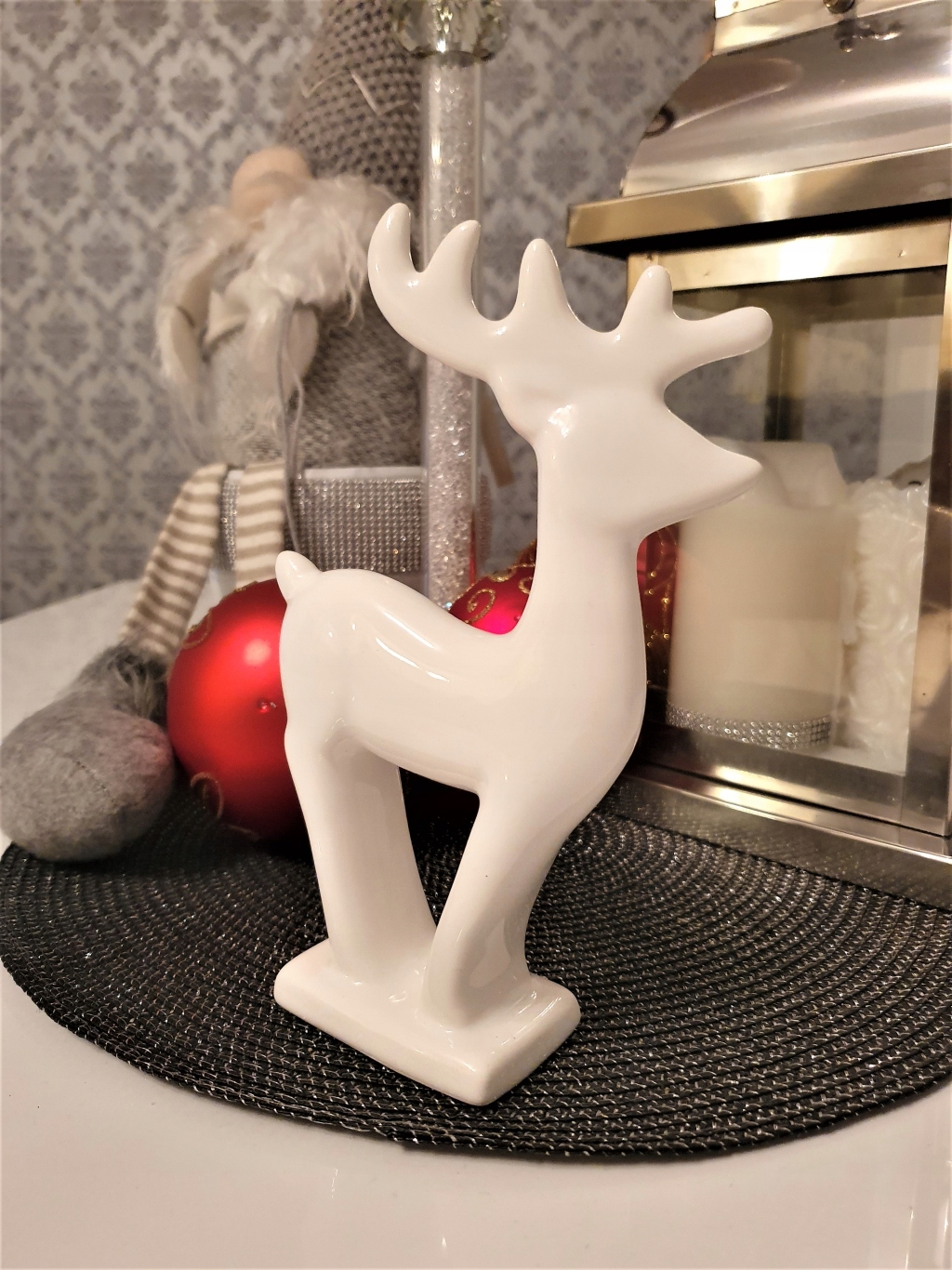 OZDOBA ŚWIĄTECZNA - RENIFER / JELEŃ NA PODSTAWIE Wysokość produktu 22 cm