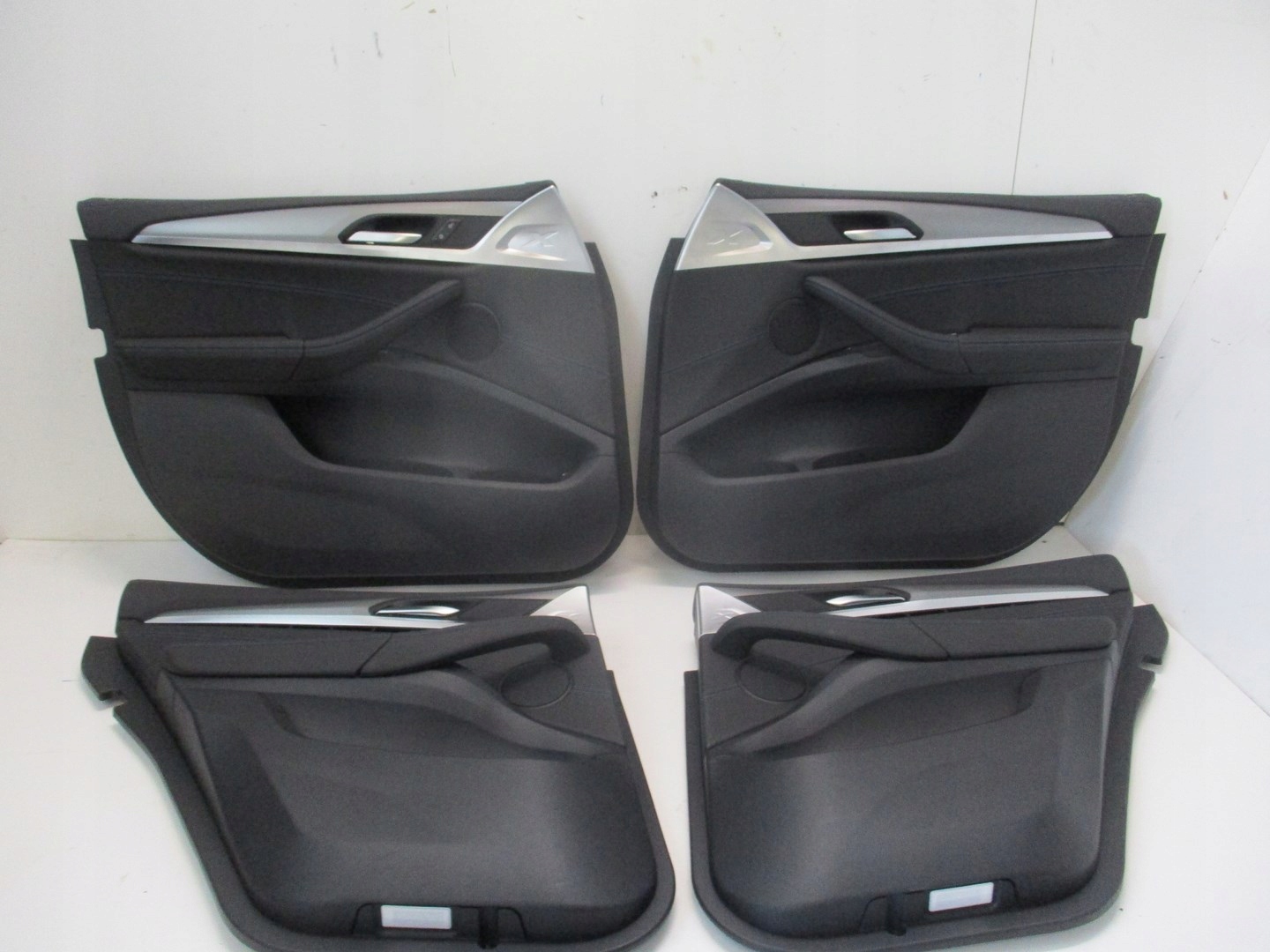 Оббивка оббивки дверей BMW X3 G01 передня