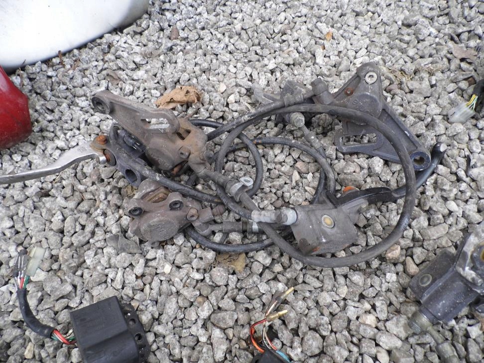 APRILIA SCARABEO 50 POMPA HAMULCOWA PRZÓD