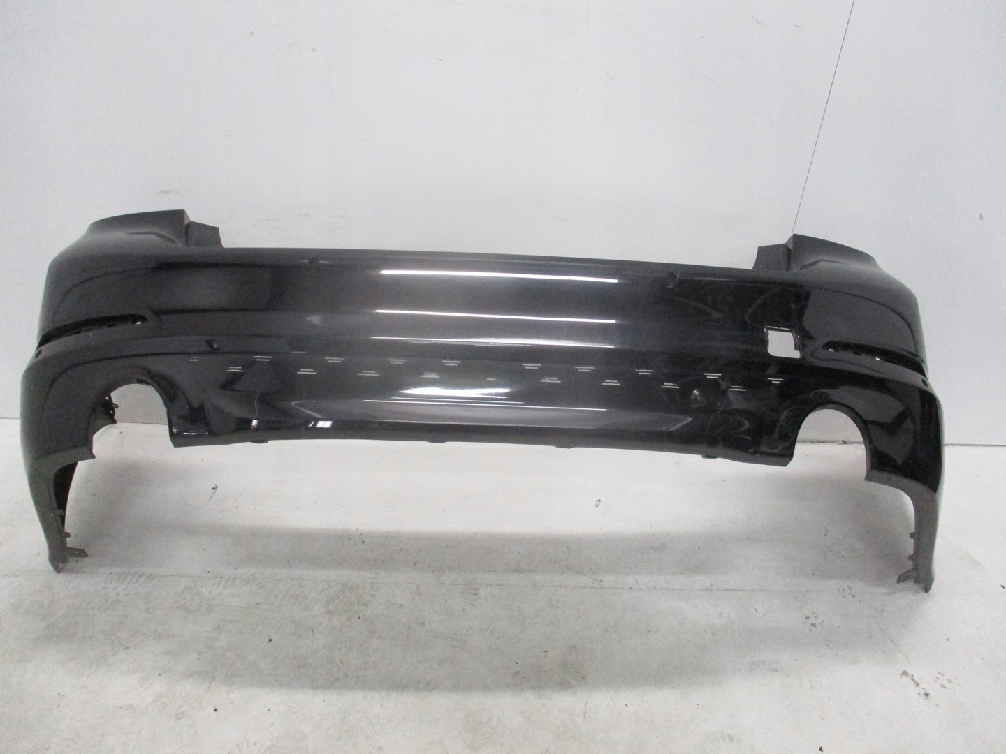 bumper BMW 5 G30 below PDC unprotected rear part