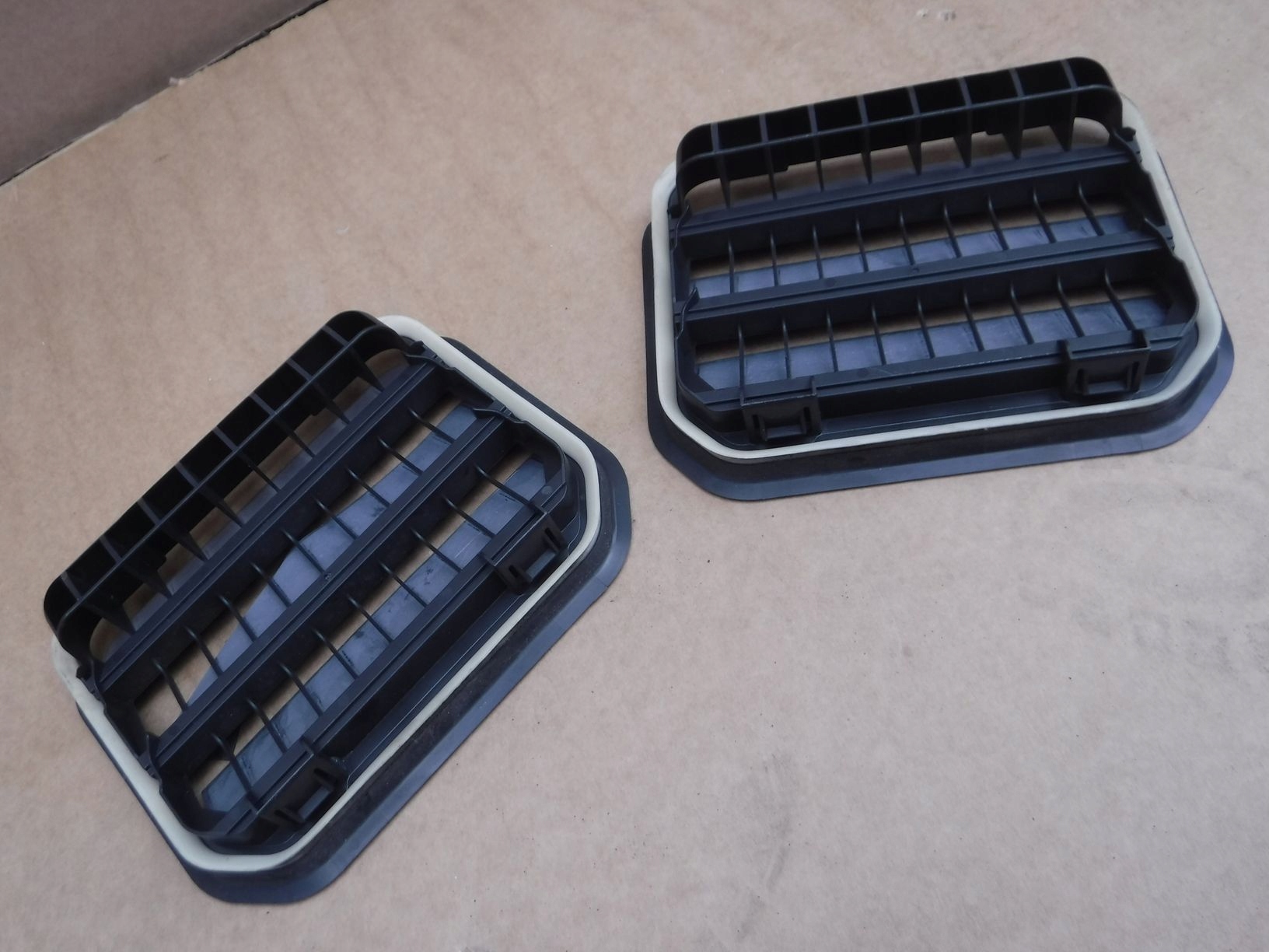 Kratka wentylacyjna pod zderzakiem FORD FOCUS MK4 Strona zabudowy tył