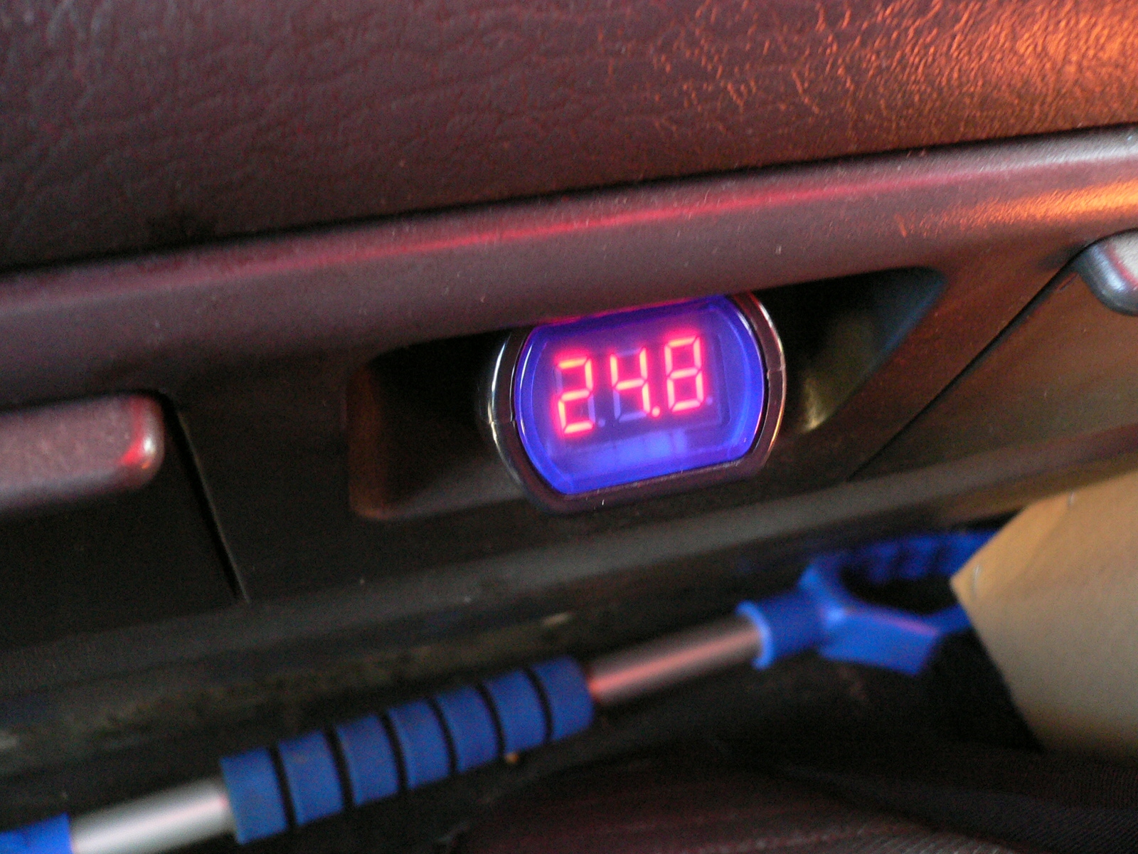 TESTER WOLTOMIERZ VOLT PRÓBNIK MIERNIK 12V 24V Marka Carcommerce