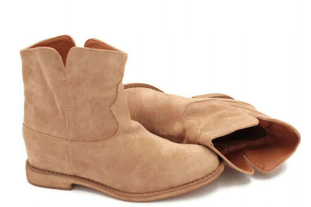 BEŻOWE BOTKI ZAMSZOWE KOWBOJKI KOTURNA R.40 Marka BELLA PARIS