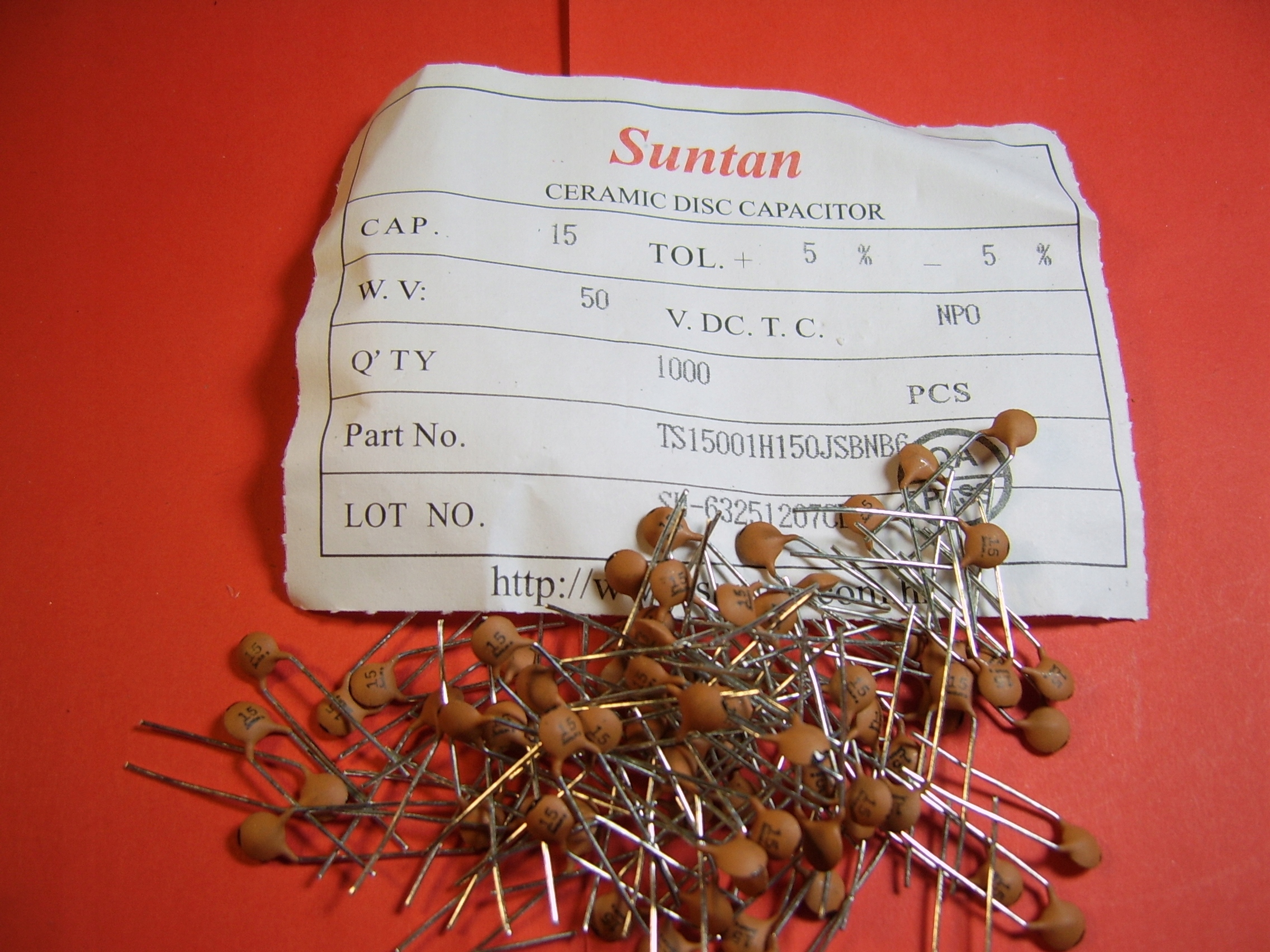 100x 15pF 50V 5% NP0 kond. ceramiczny Tht Suntan