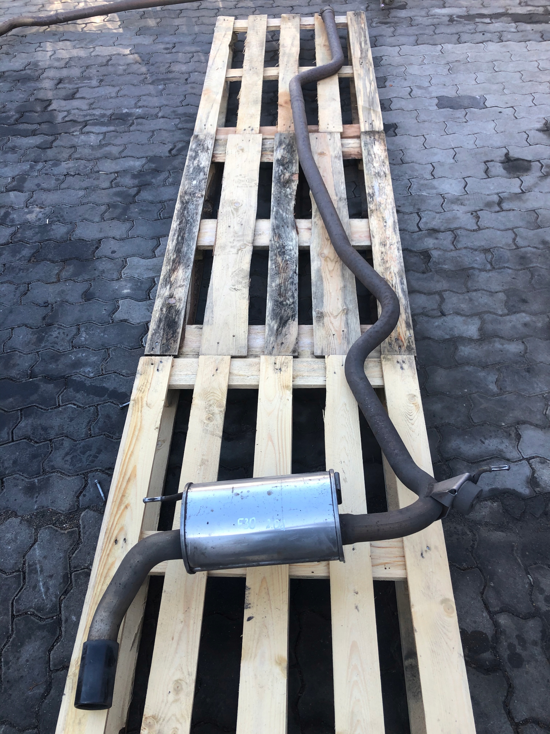 F31 - BMW F30 глушник вихлопної труби 320d 2.0 d 8518877