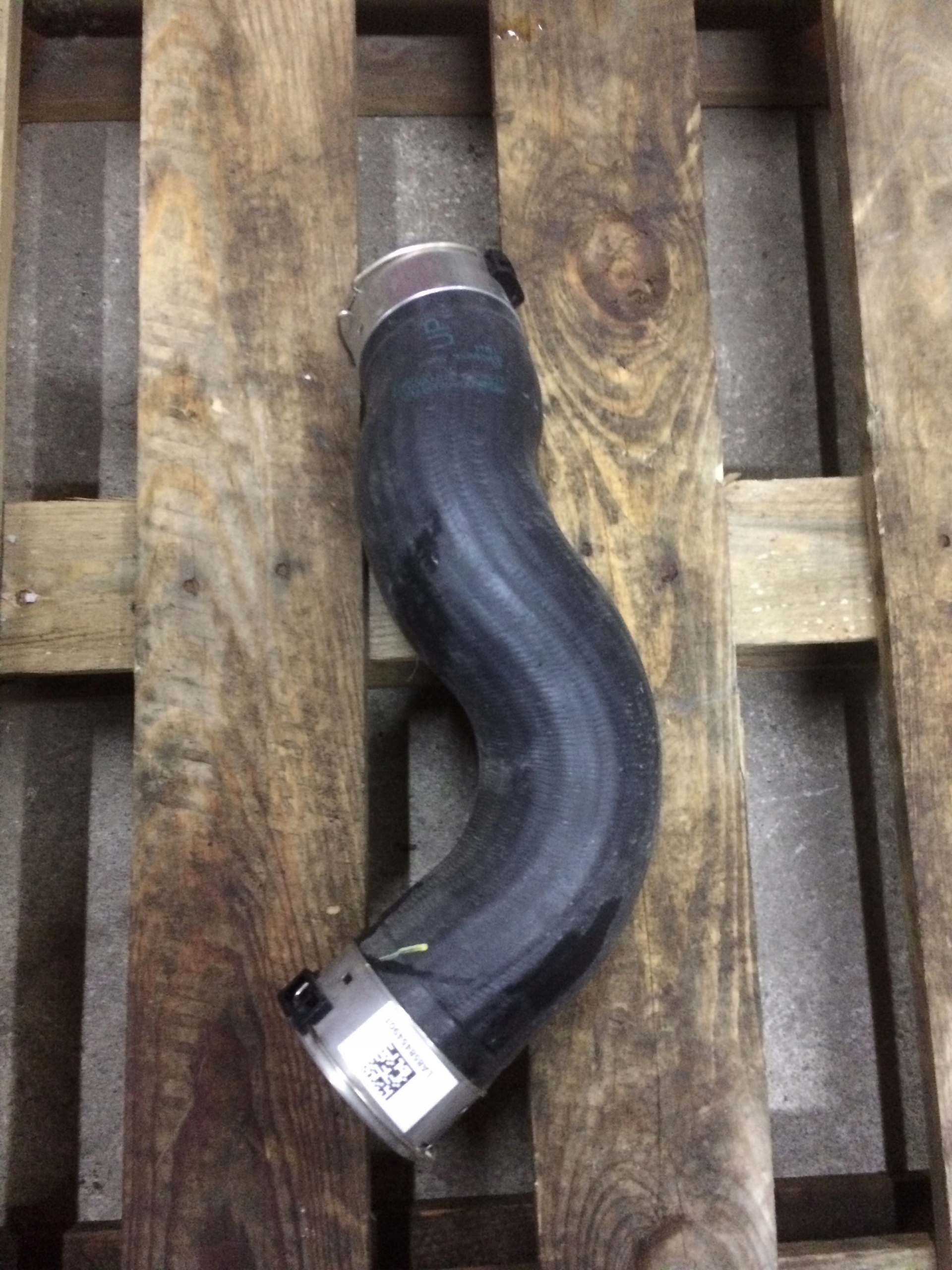 BMW G01 G02 шланг интеркулера 8584549