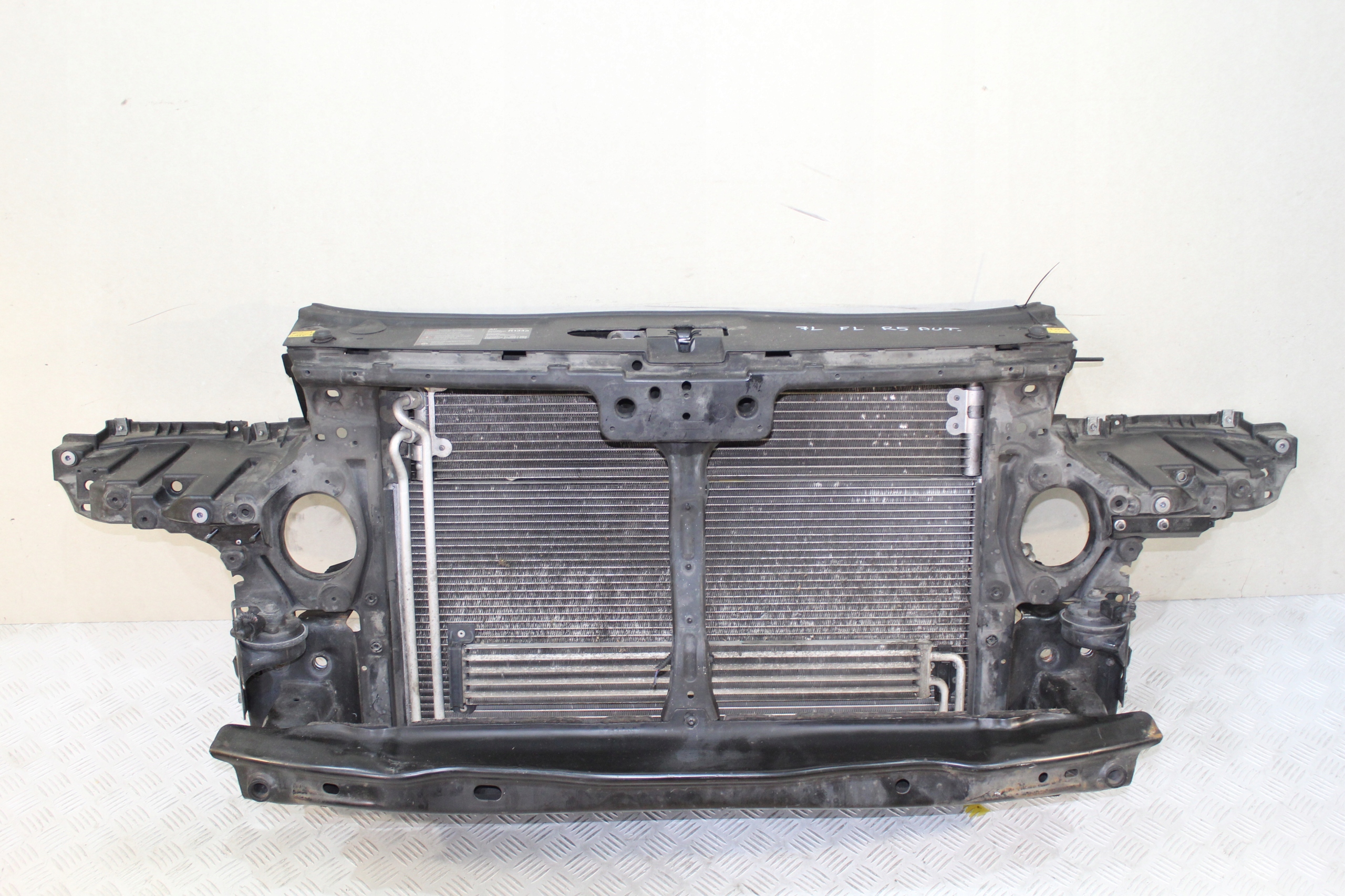 PAS PRZEDNI CHŁODNICE TOUAREG 7L 7L0 LIFT 2,5 TDI