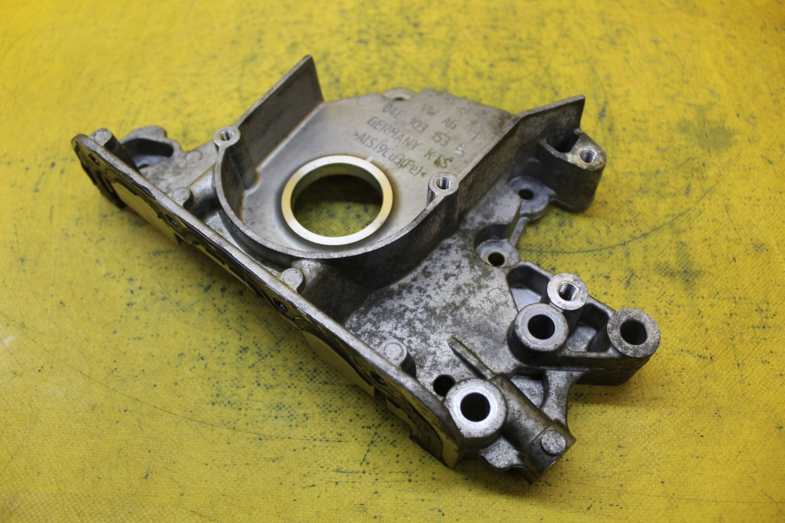 УПЛОТНИТЕЛЬ ВАЛА VW POLO V 1.4 TSI 04E103153B