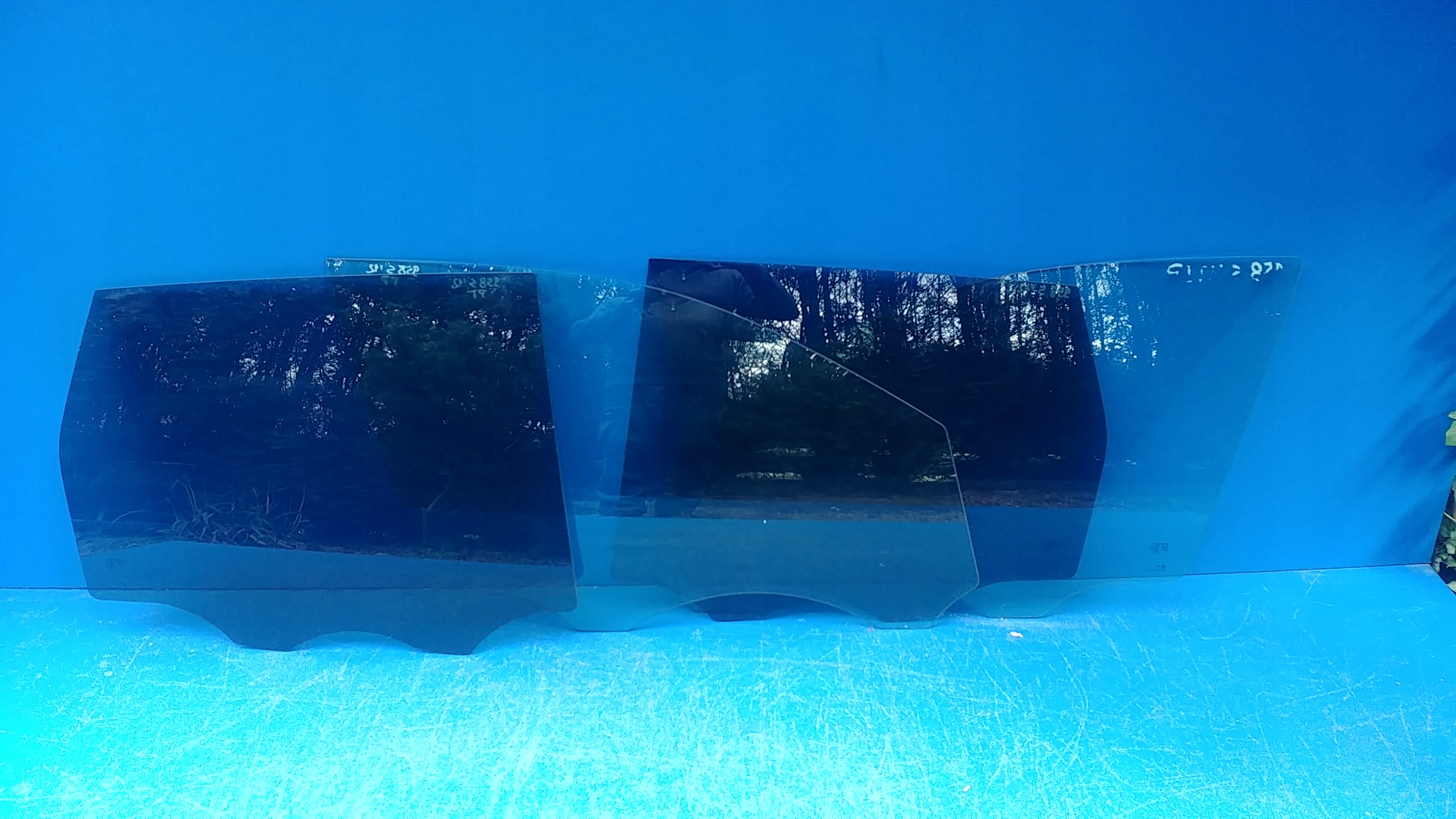 958 AS2 - Стекло боковой двери переднее заднее Porsche Cayenne 7P5