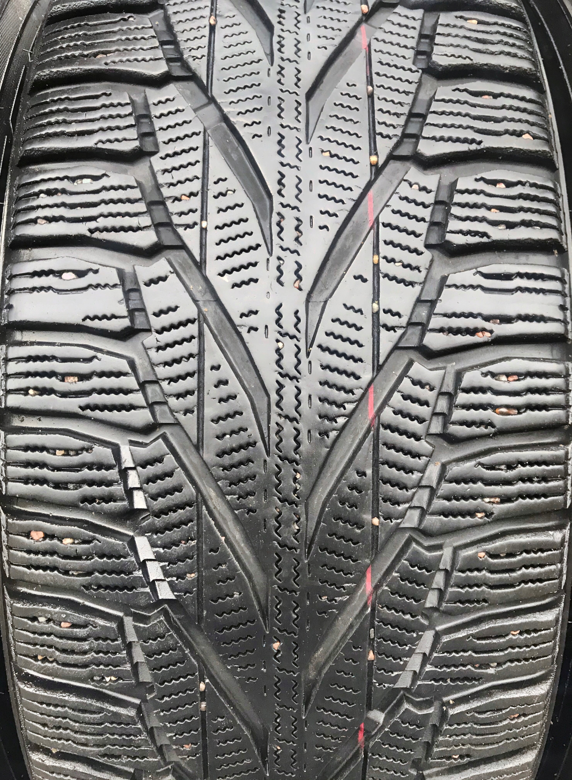 4x 215/65R16 NOKIAN HAKKAPELITTA R2 SUV 102R ZIMA Model Hakkapeliitta R2