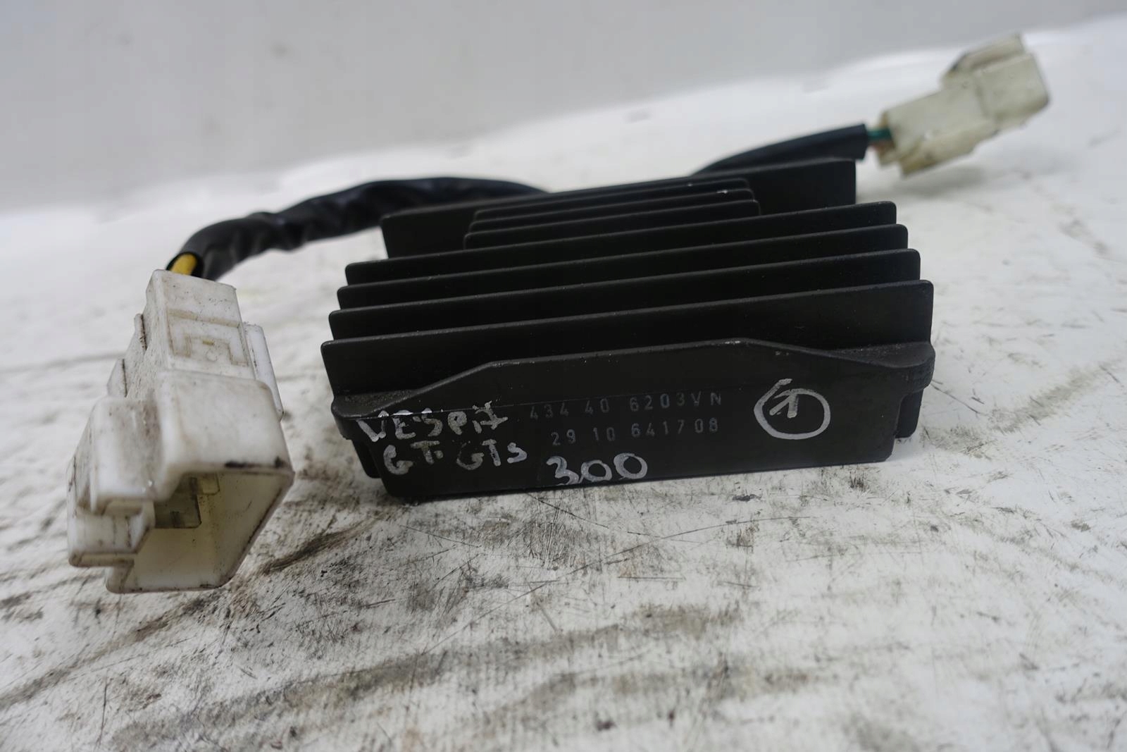 434406203 - Piaggio Vespa GT GTS 300 модуль регулятора напряжения