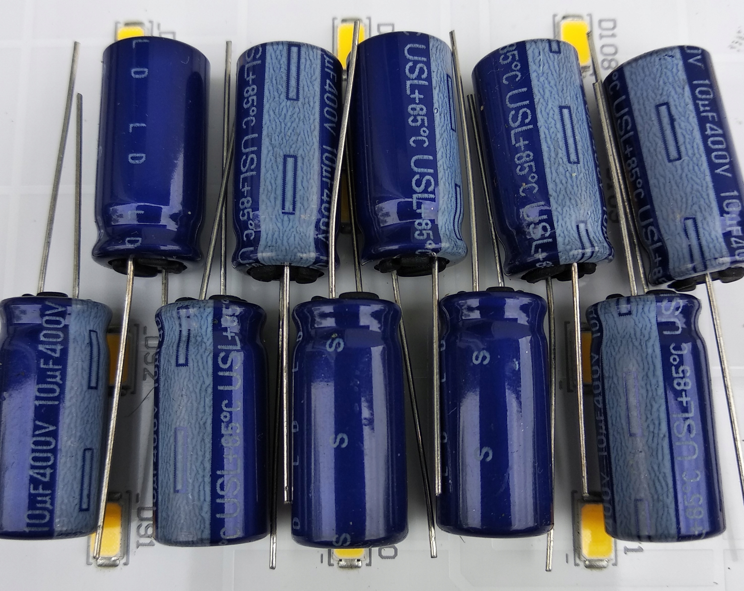 

Kondensator 10uF 400V 10x20 10 szt.