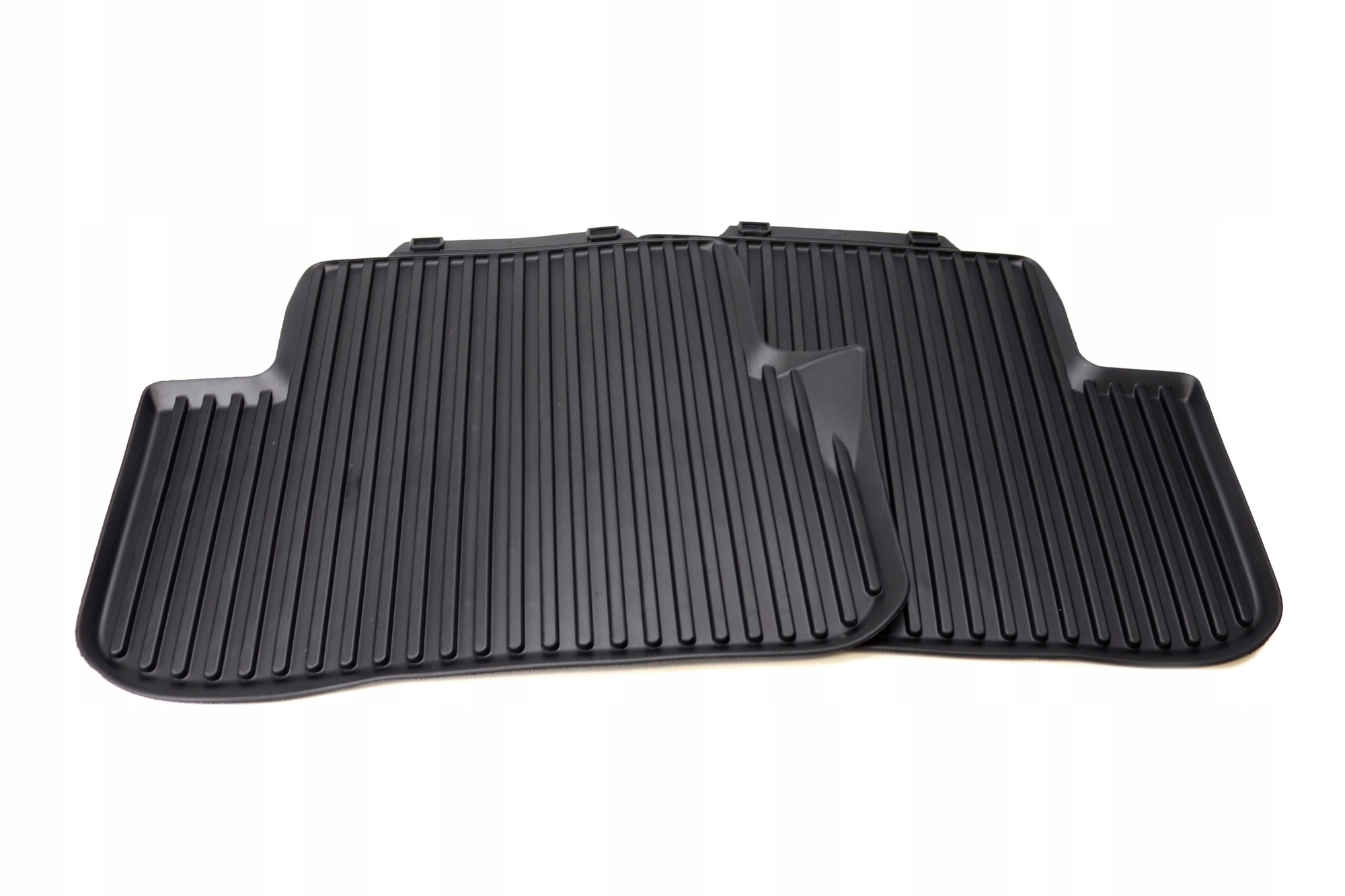 DYWANIKI GUMOWE TYŁ TYLNE AUDI A4 B8 ORYGINAŁ NOWE Numer katalogowy producenta 8K0061511041