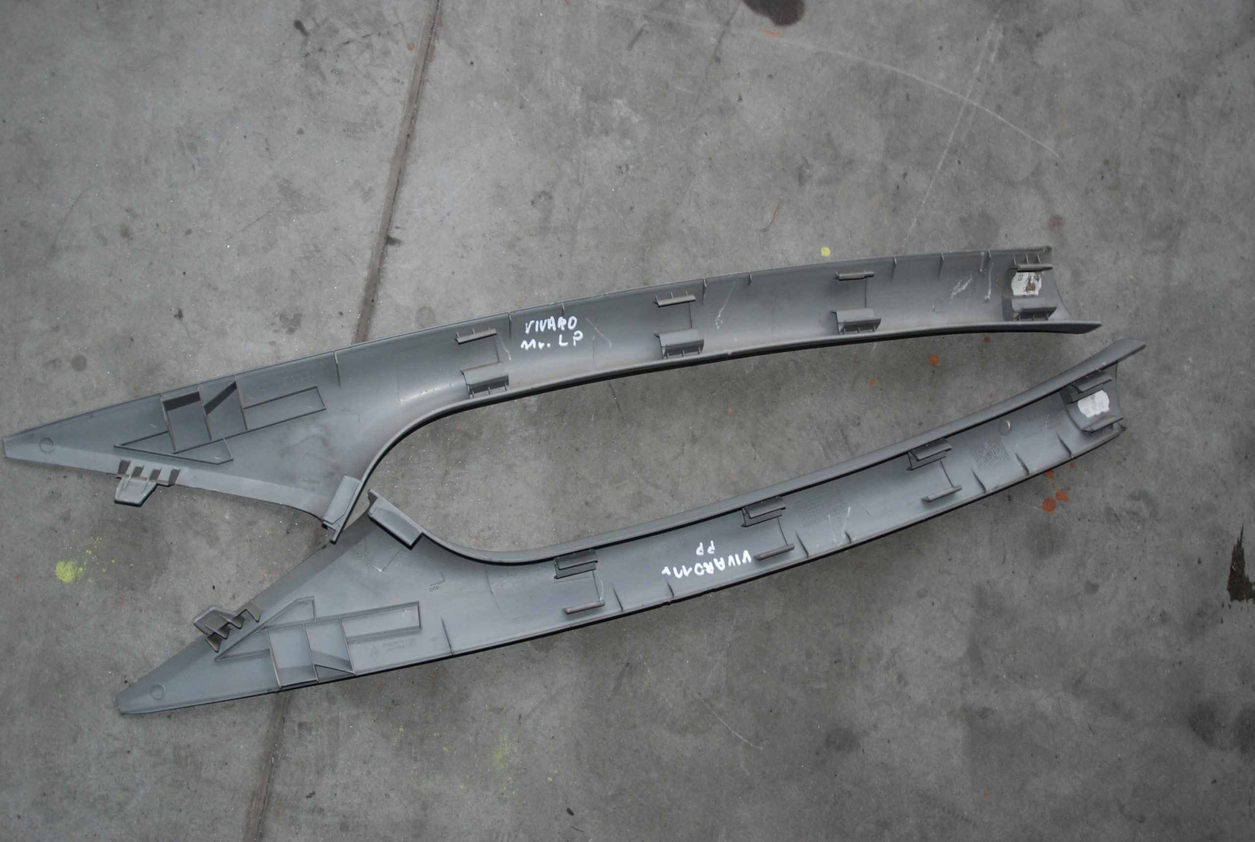 VIVARO TRAFIC II OSŁONA SŁUPKA LEWA PRAWA 06- Producent części Renault OE