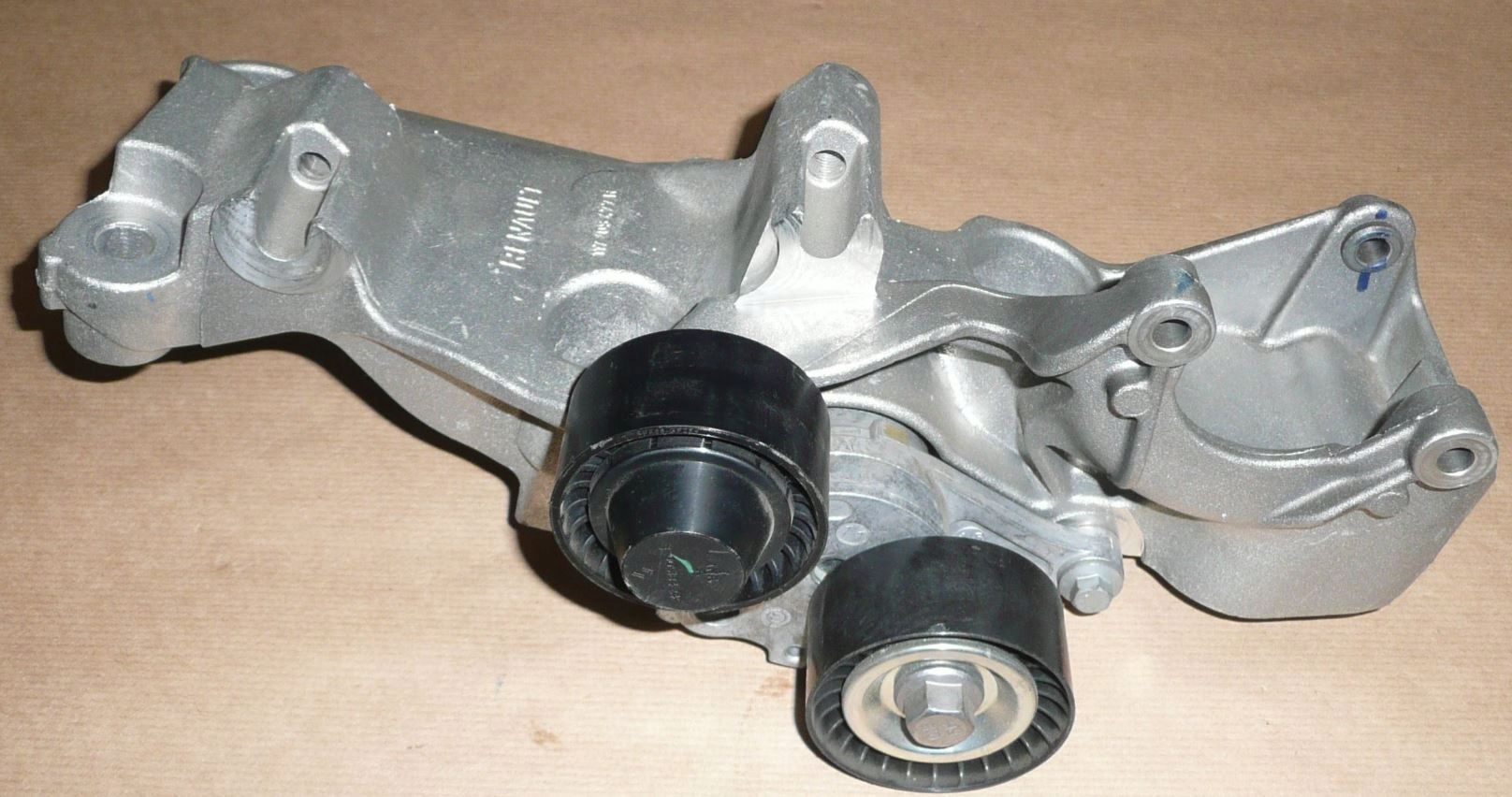 WSPORNIK ROLKI NAPINACZA R MASTER III 117103943R Car type Trucks