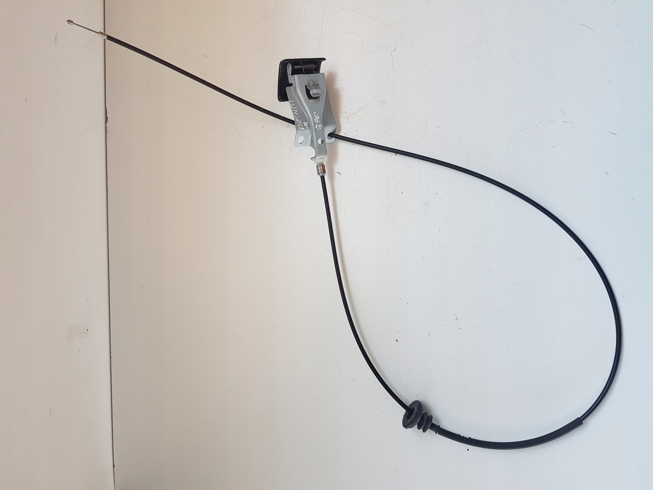 RACZKA LINKA OTWIERANIA MASKI INFINITI Q70 M 10 18