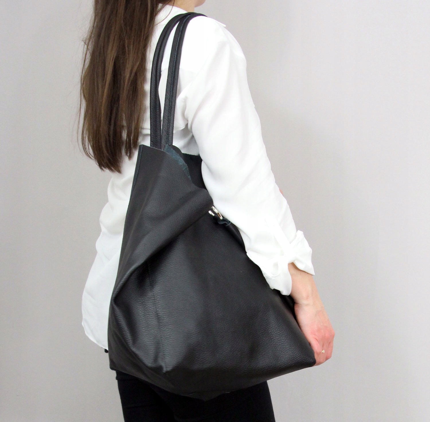 DUŻA TOREBKA SKÓRZANA Z SASZETKĄ - SKÓRA NATURALNA Cechy dodatkowe kieszonka na telefon