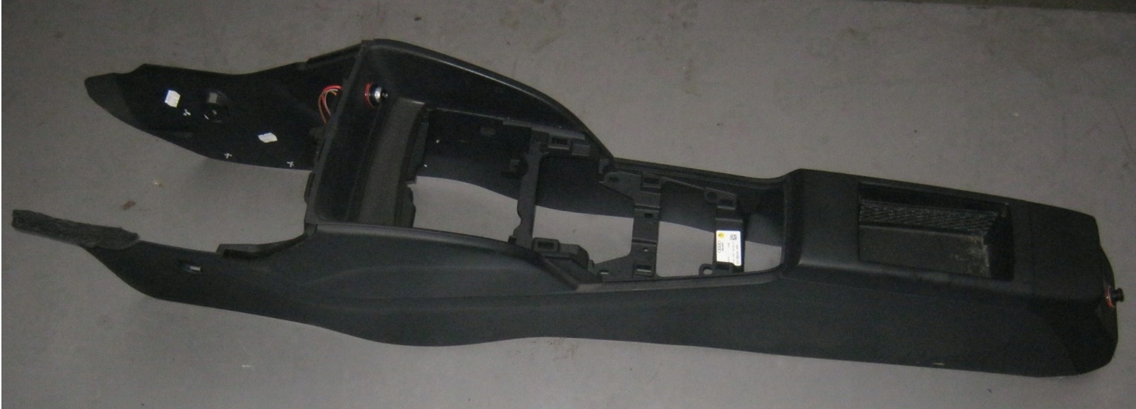 Audi A3 8V седан тунель середина