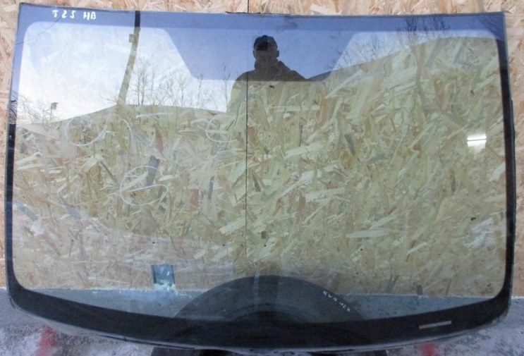 AVENSIS II T25 03-лобове скло спереду і інше стоїть