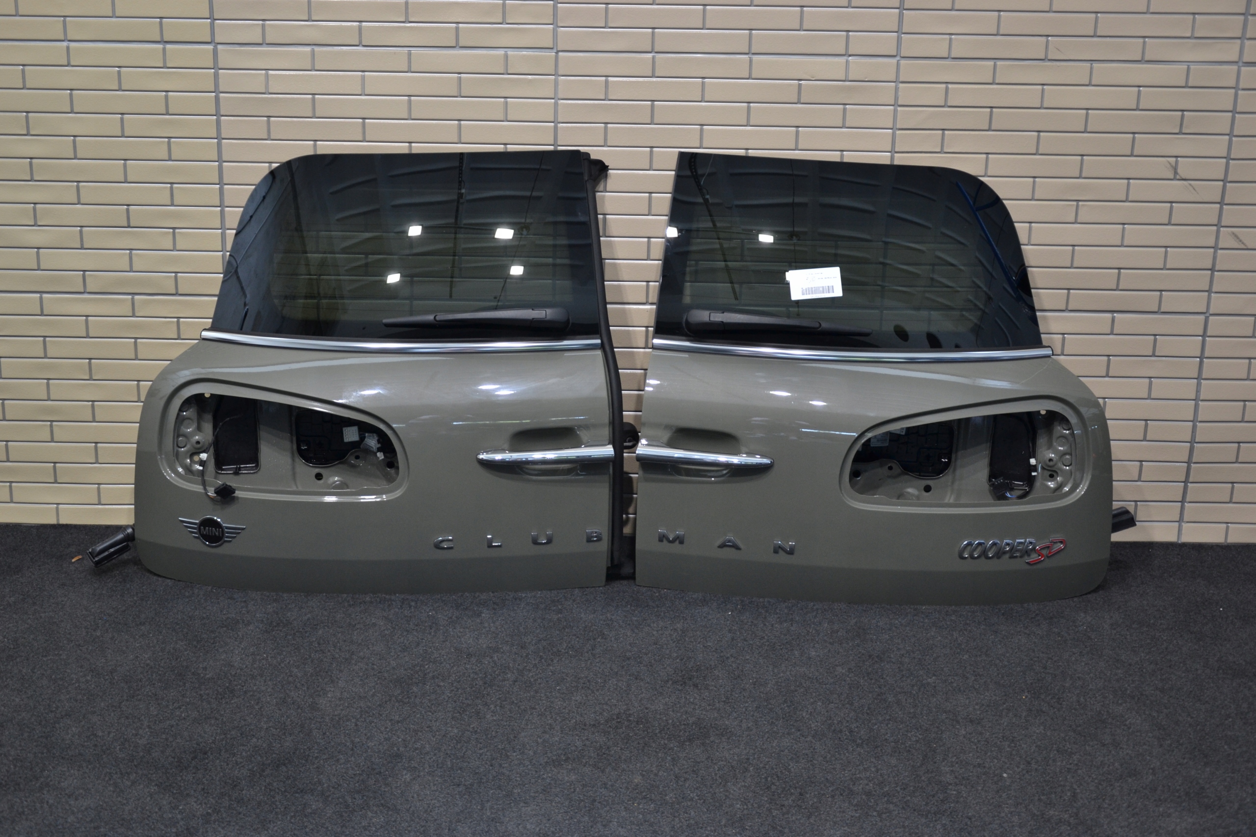 MINI CLUBMAN F54 KLAPA TYŁ TYLNA LEWA KOLOR C1C