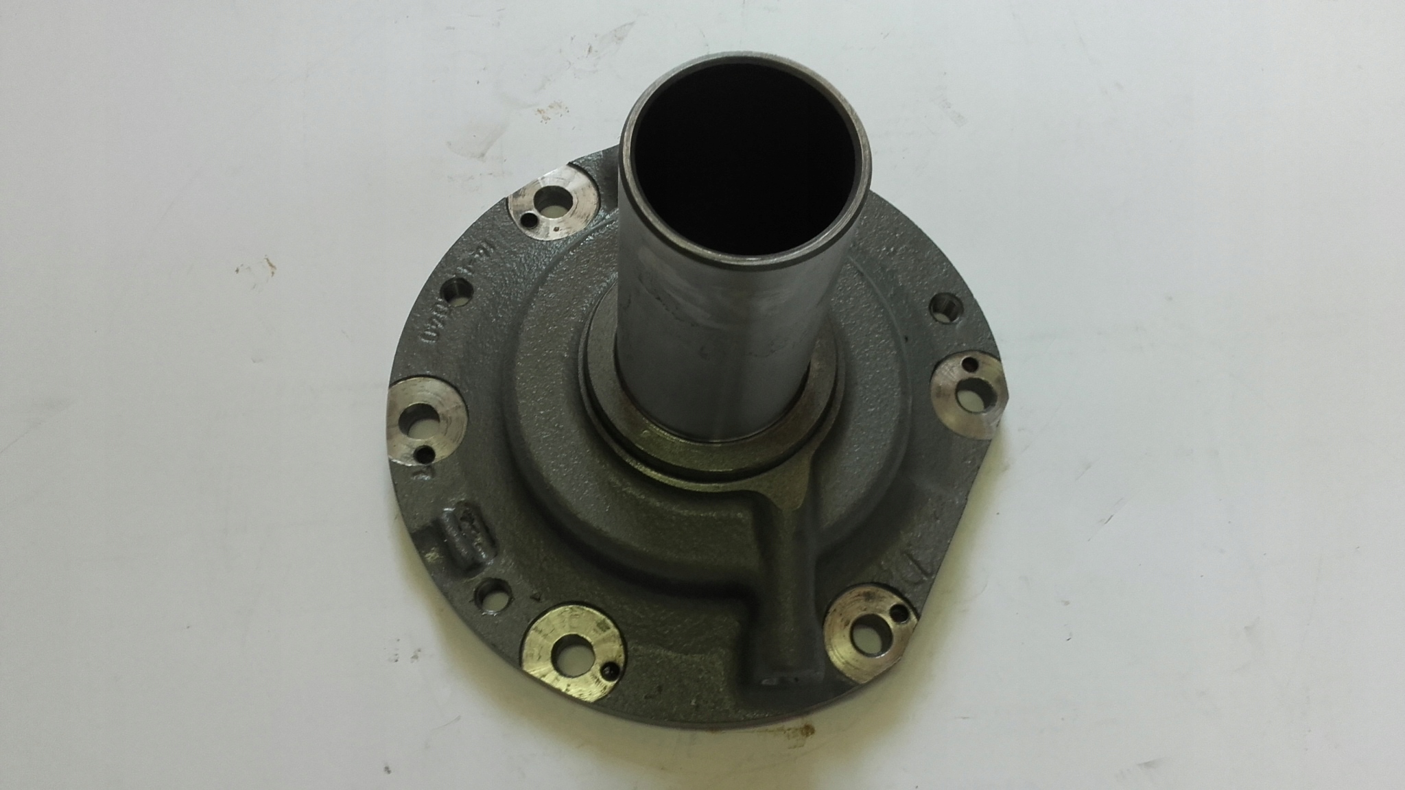 14-1701040 - КАМАЗ ВТУЛКА КРЫШКА ВАЛА СЦЕПЛЕНИЯ LUBLIN