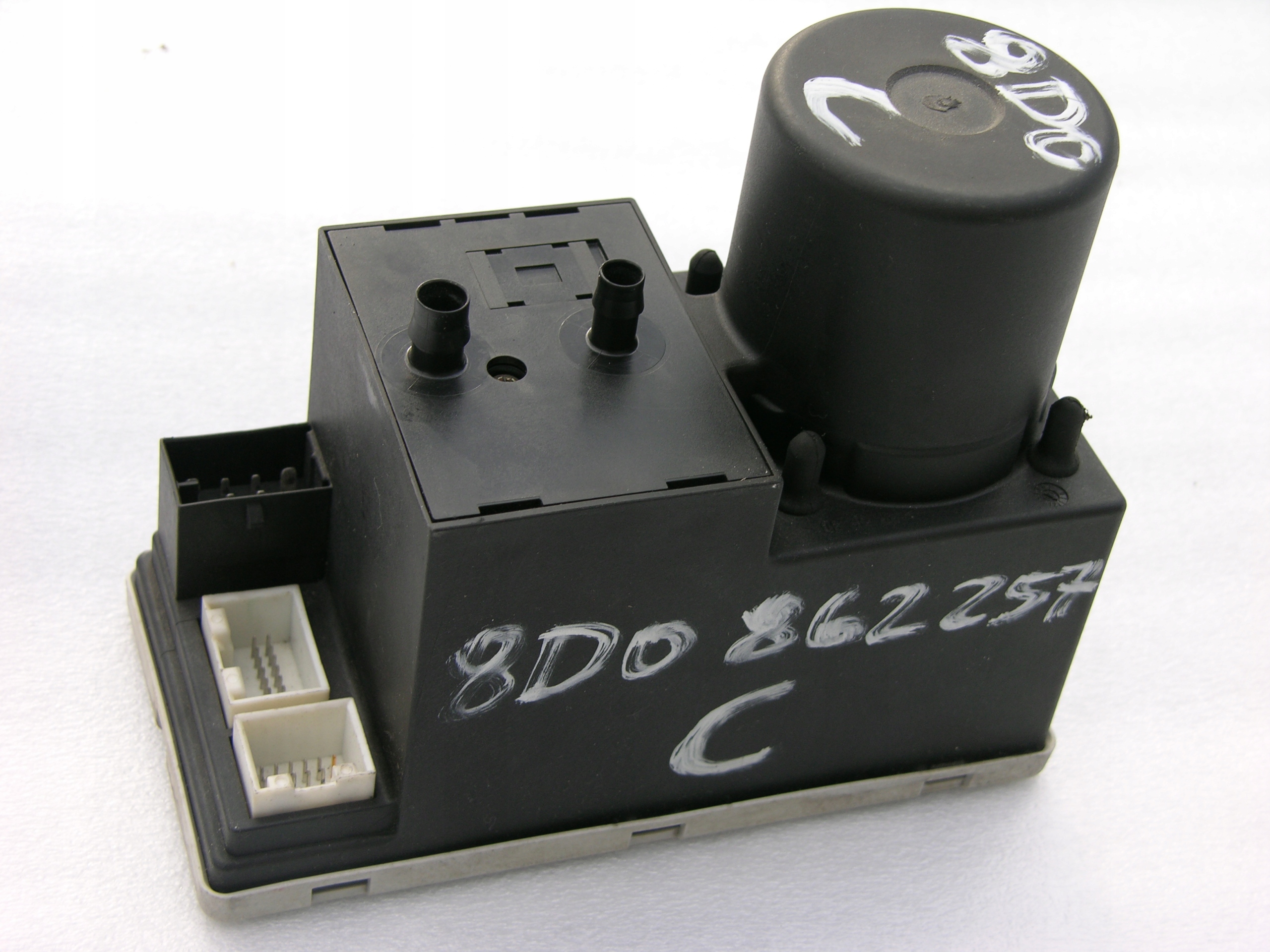 POMPKA CENTRALNEGO ZAMKA AUDI A3 A4 A6 8D0862257C