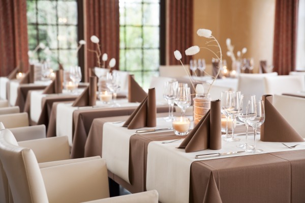 

Serwetki Flizelinowe Duni 40x40 Brązowe - 60 Szt