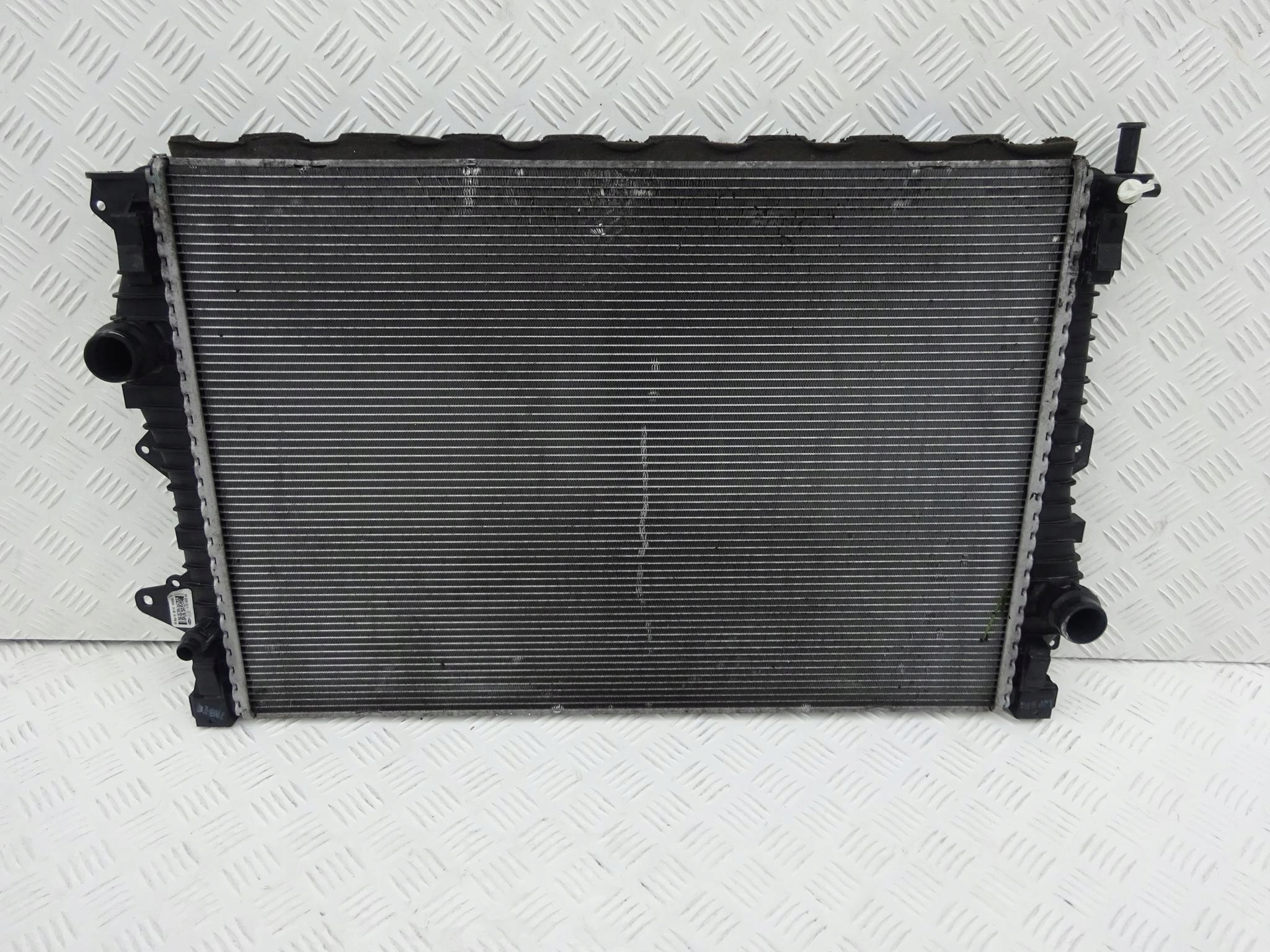 LAND ROVER DISCOVERY V 5 water cooler