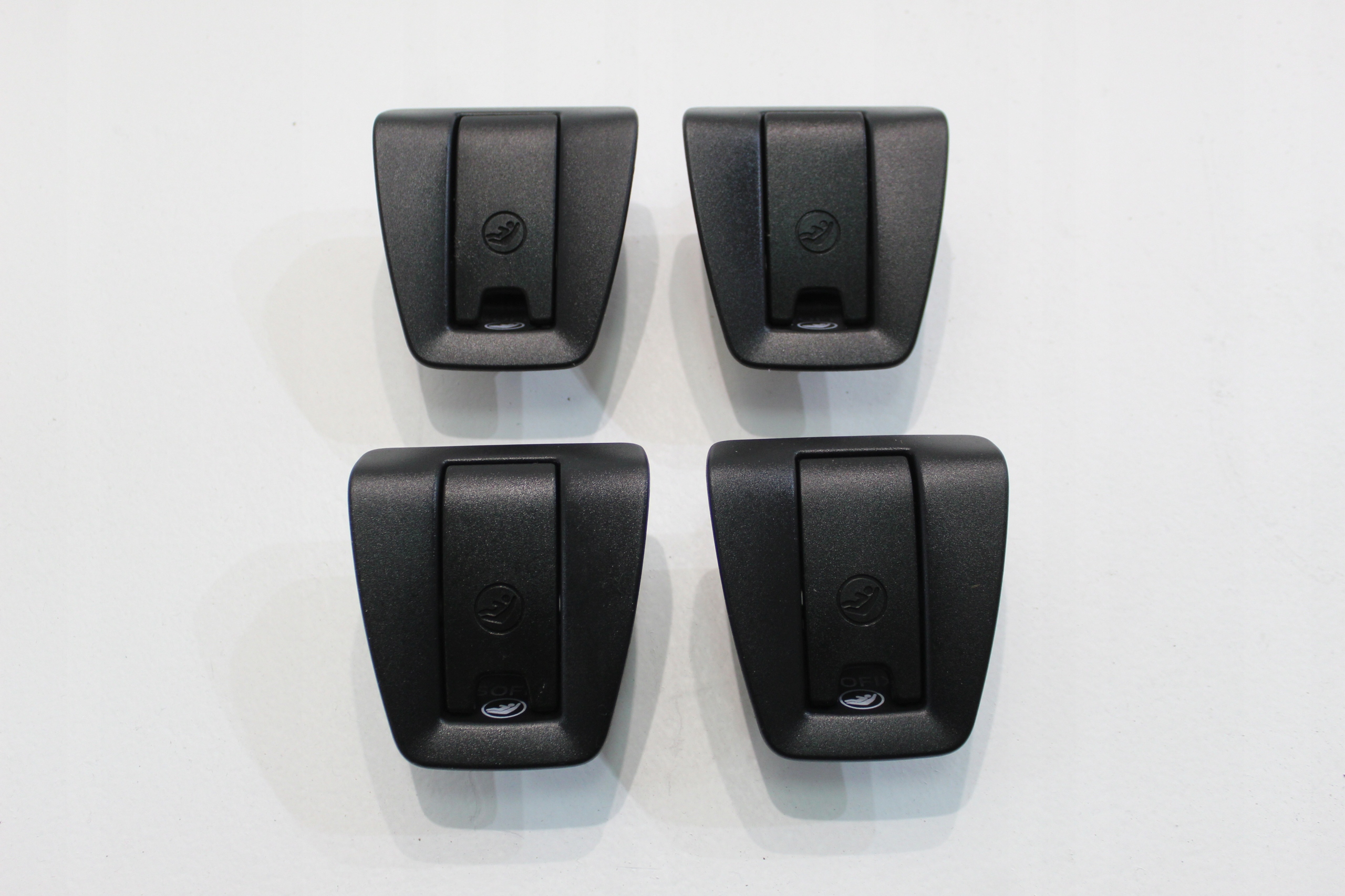 MBM AUDI TT 8S ZAŚLEPKA ISOFIX 8S8887233