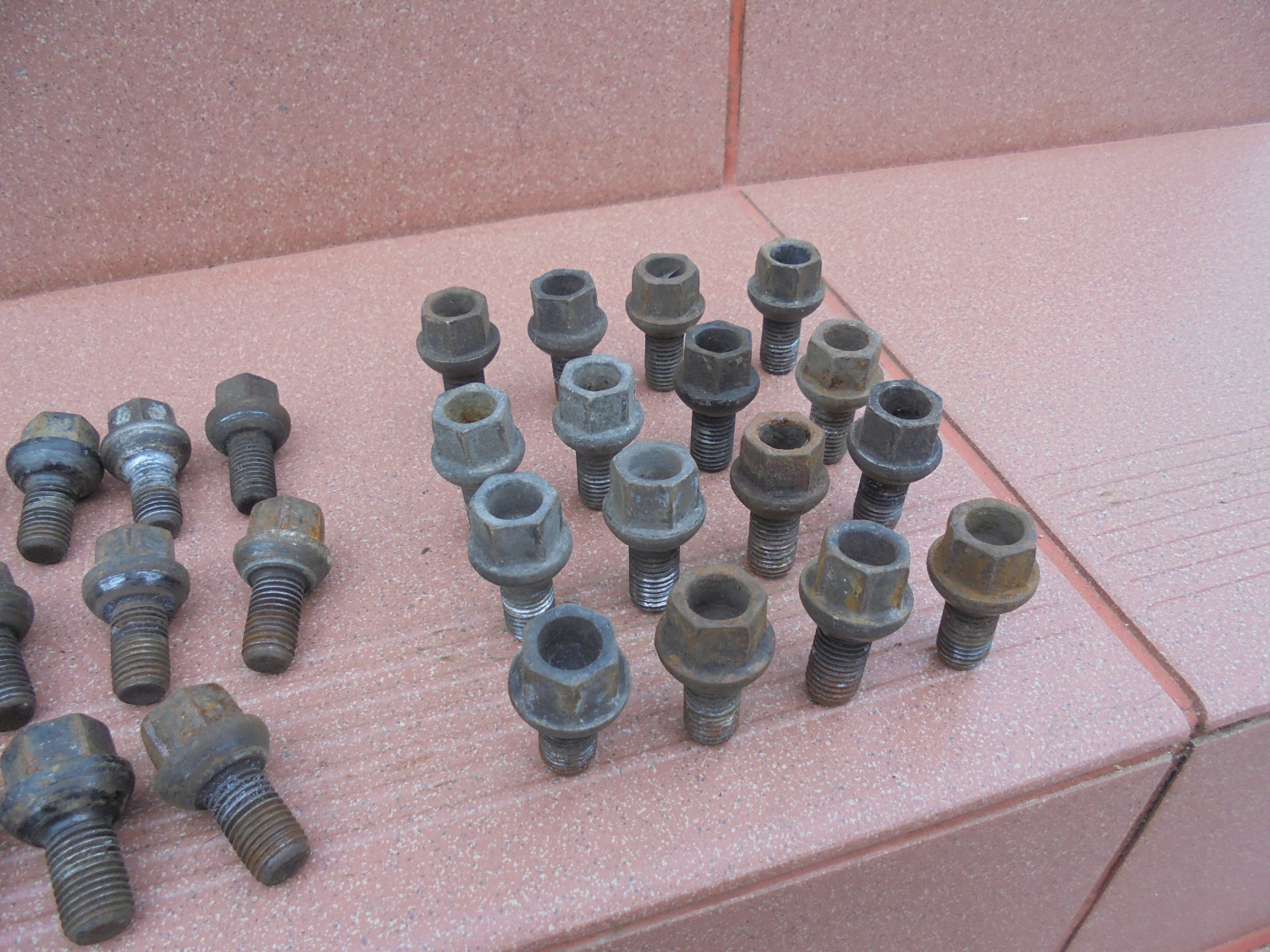 Szpilki śruby do felg stalowych Mercedes 124 W124 Typ samochodu Samochody osobowe