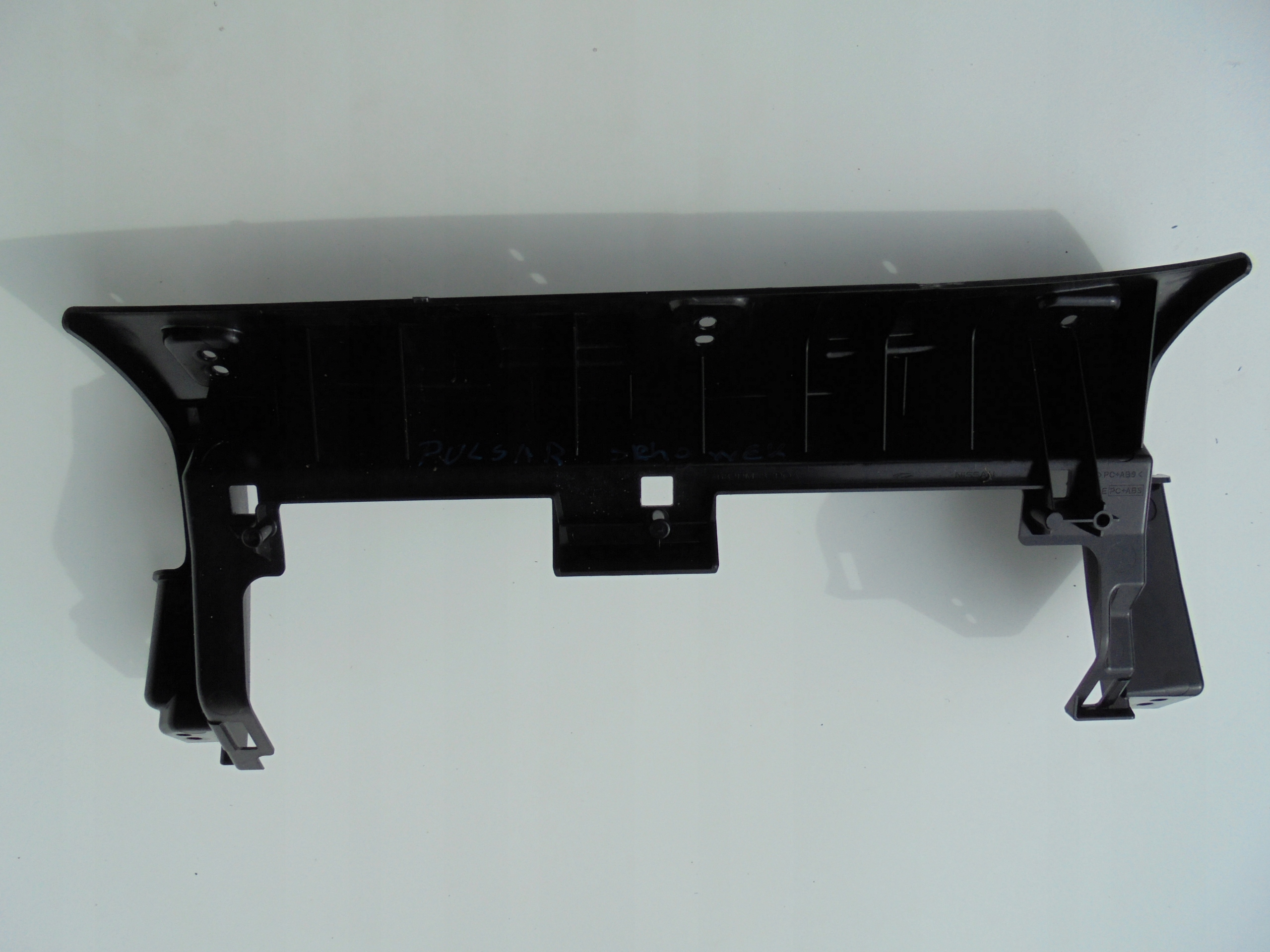 nissan PULSAR бардачок основа корпус 682PM3ZP0A