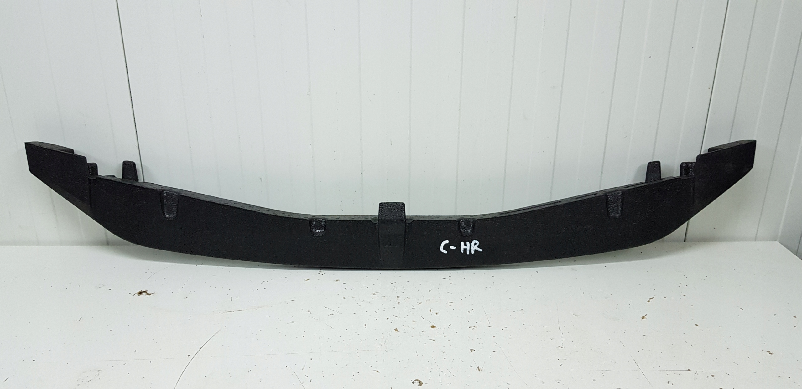 A52618-F4010 - C-HR CHR 16-ПОГЛИНАЧ ПОСИЛЕННЯ ПІД БАМПЕРОМ ВНИЗ