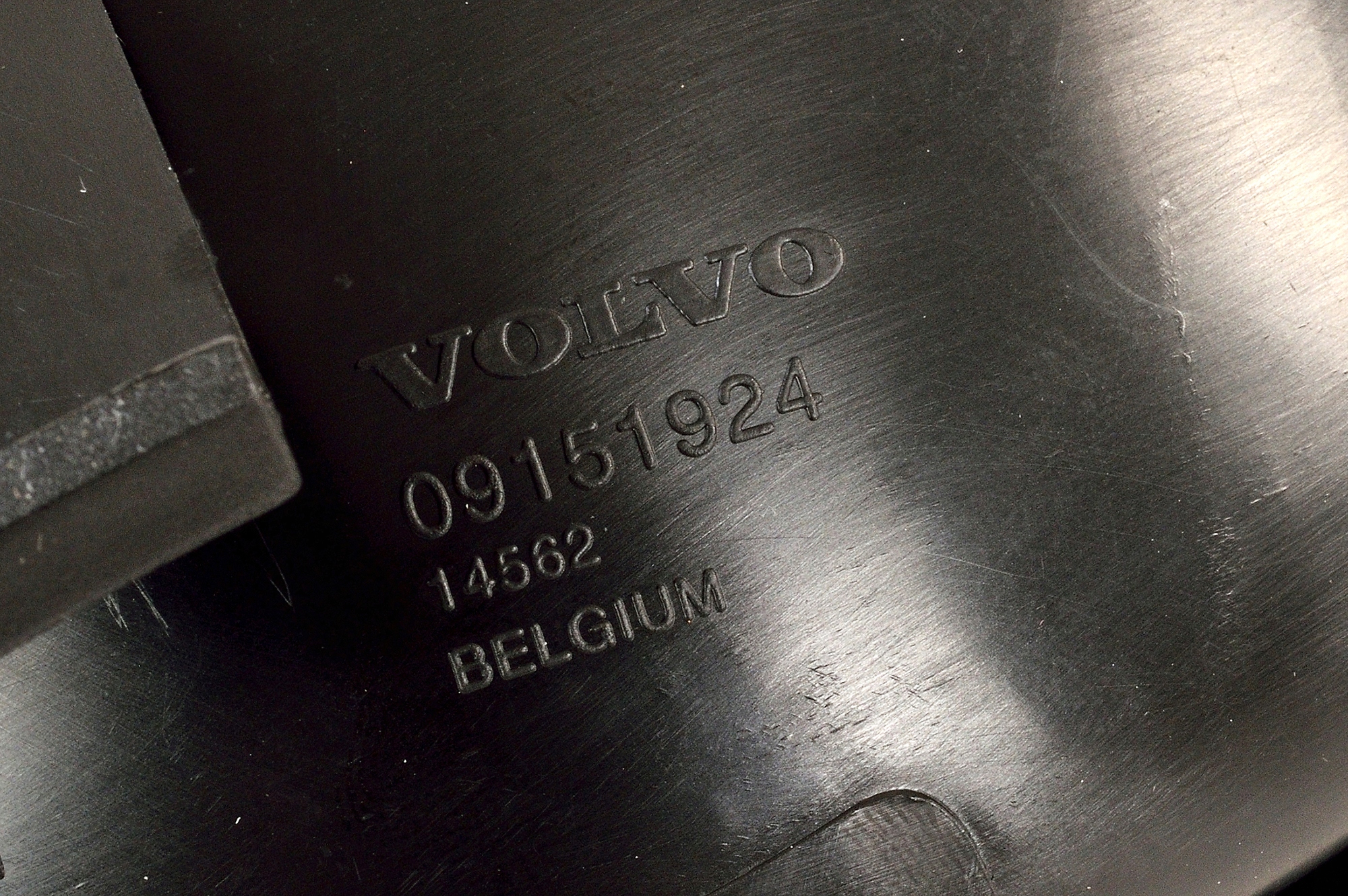 9151924 - Заглушка галогенная правая оригинал VOLVO S60