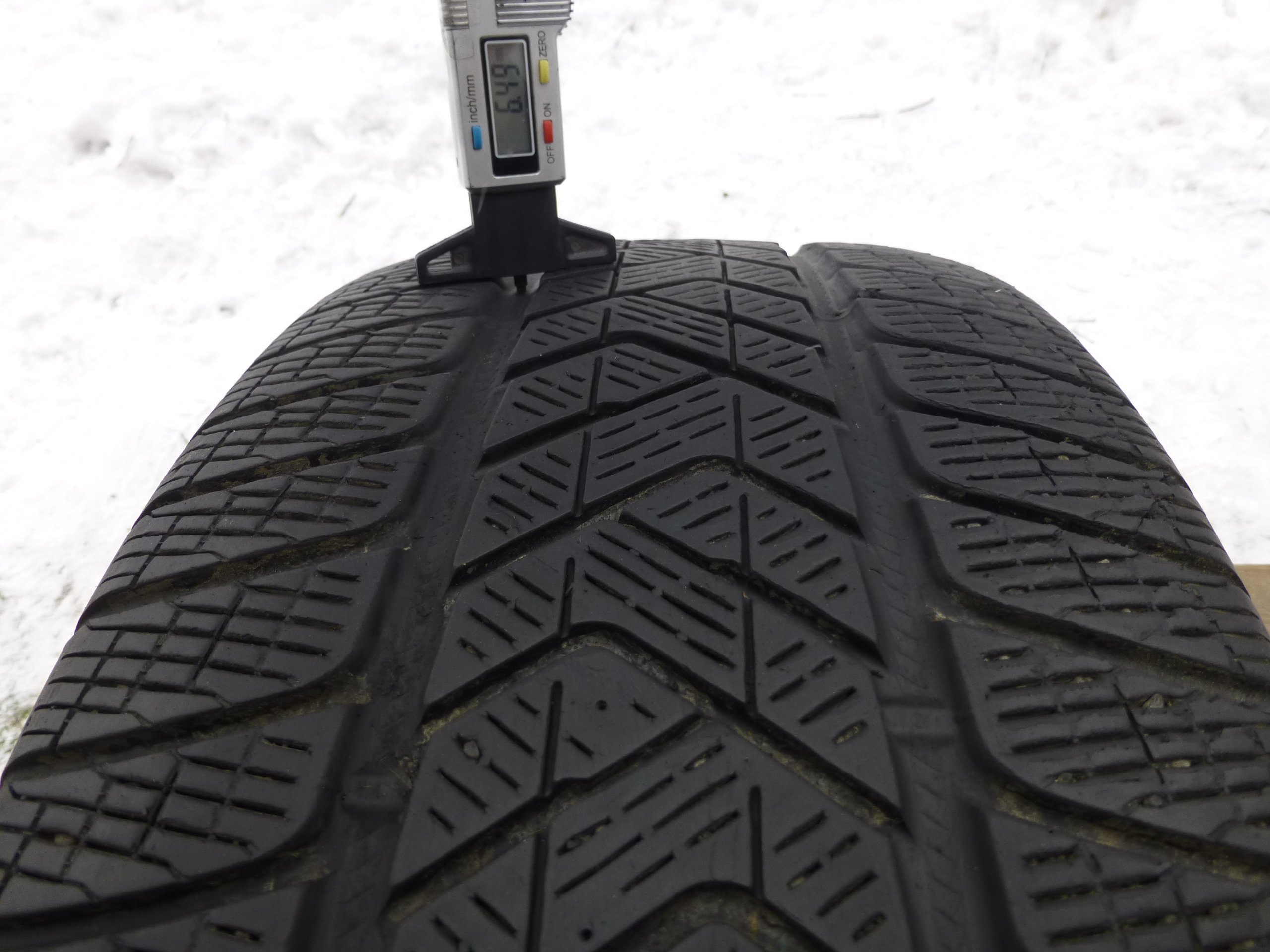 1X PIRELLI 255/60/18 2015 ROK 1 SZTUKA Sezon zimowe