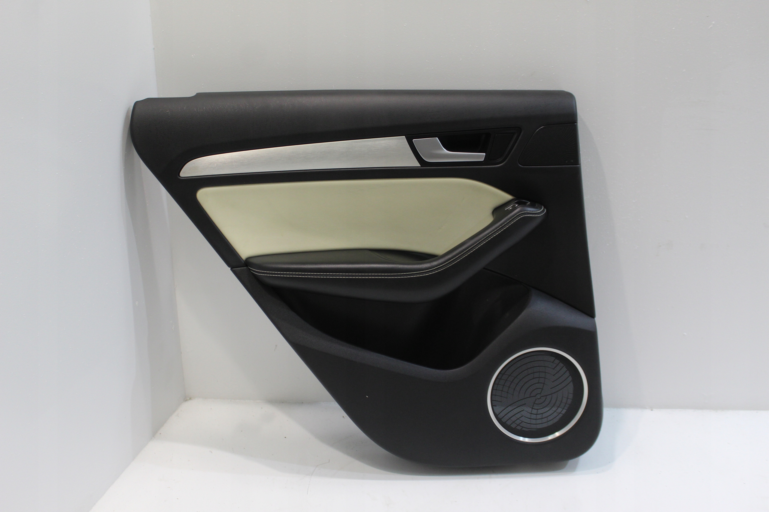 AUDI Q5 LIFT TAPICERKA BOCZEK DRZWI TYŁ LEWY