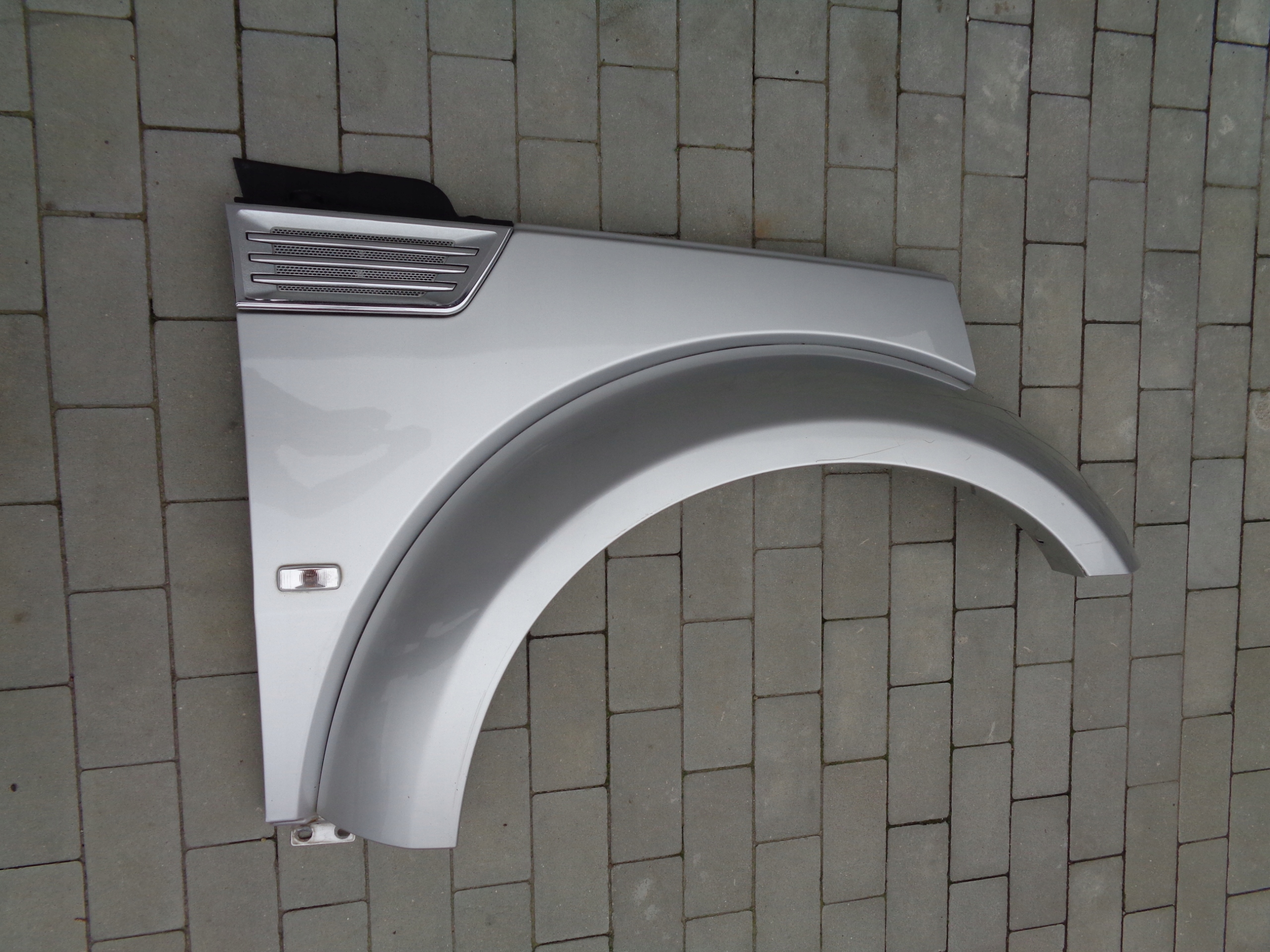 fender + moulding front right DODGE NITRO 2.8 CRD