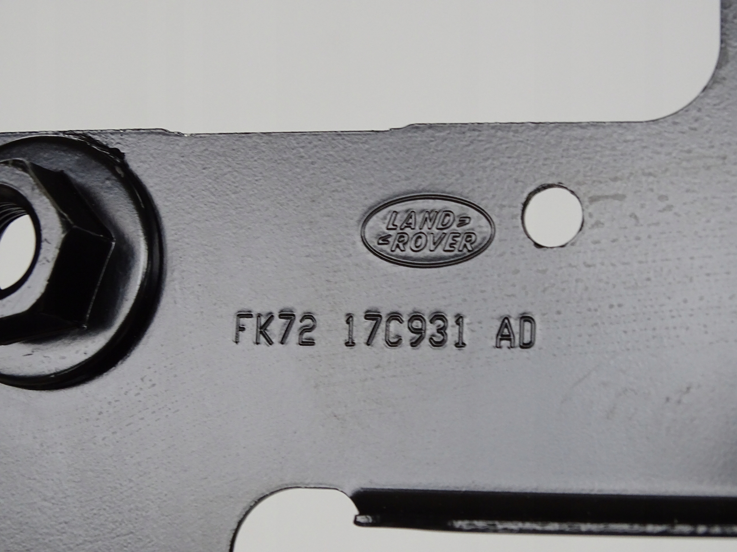 uchwyt blacha zderzak pas tylny DISCOVERY SPORT Producent części Land Rover OE