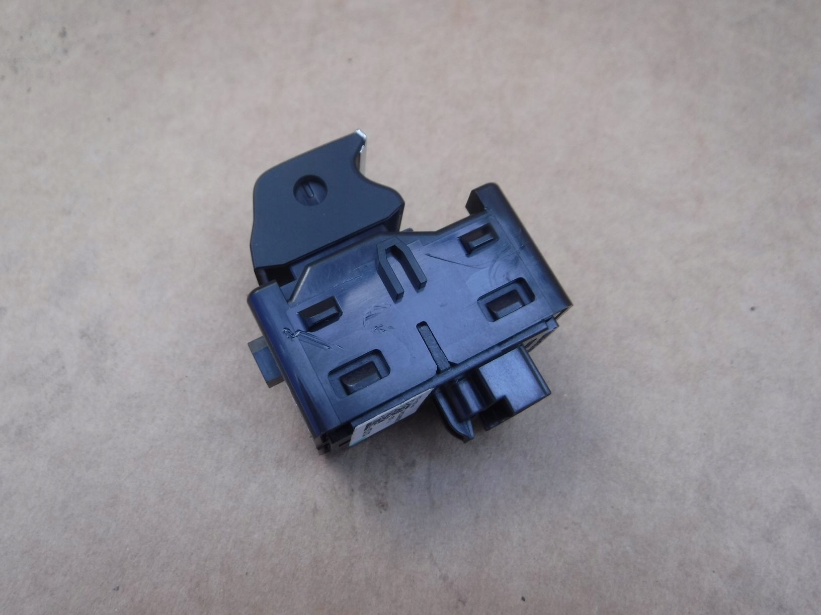 PRZEŁĄCZNIK PRZYCISK SZYBY FORD FOCUS mk4 Producent części Ford OE