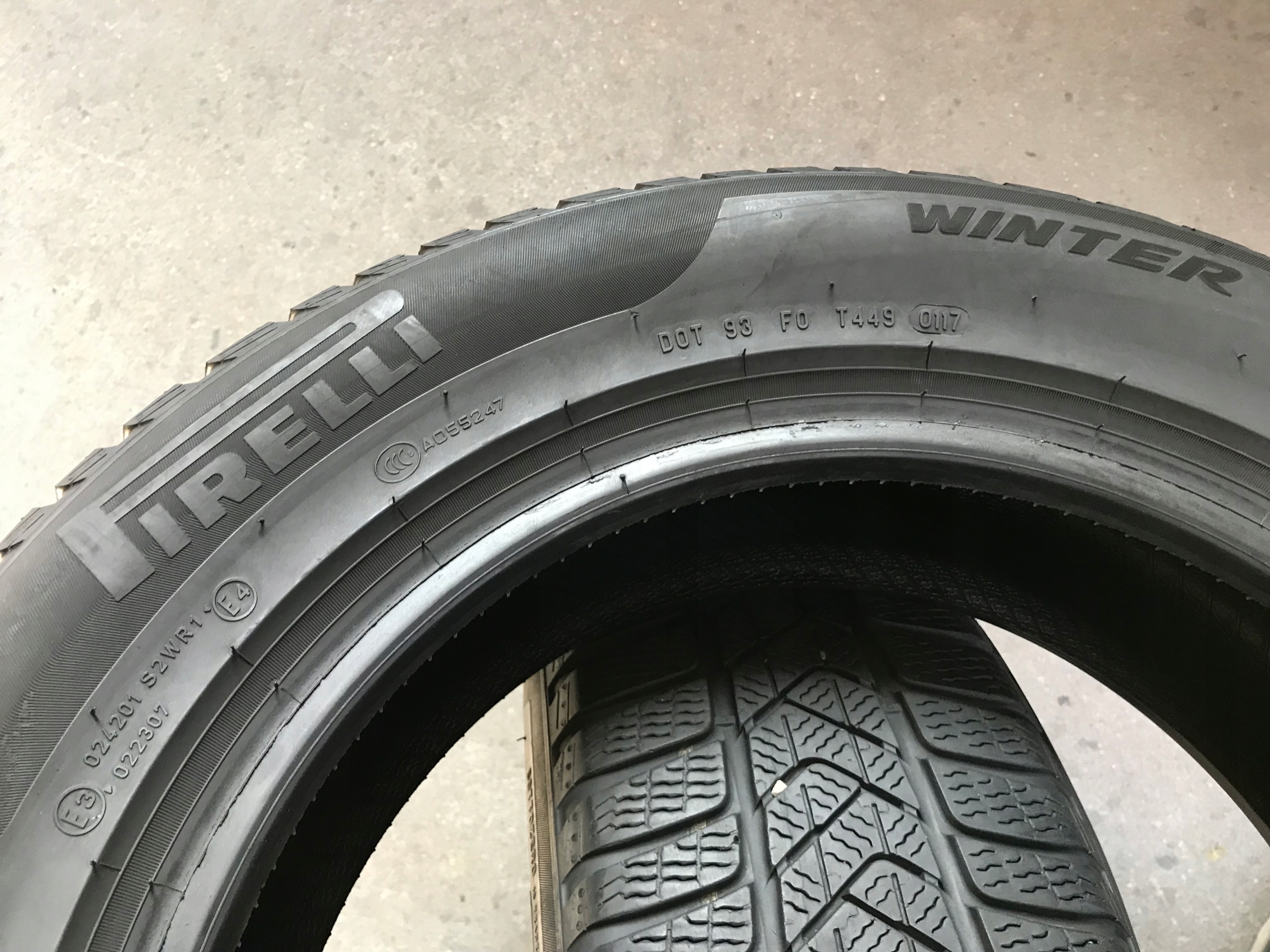 2 tyres winter 205/60R16 Pirelli SOTTOZERO 3 SEAL