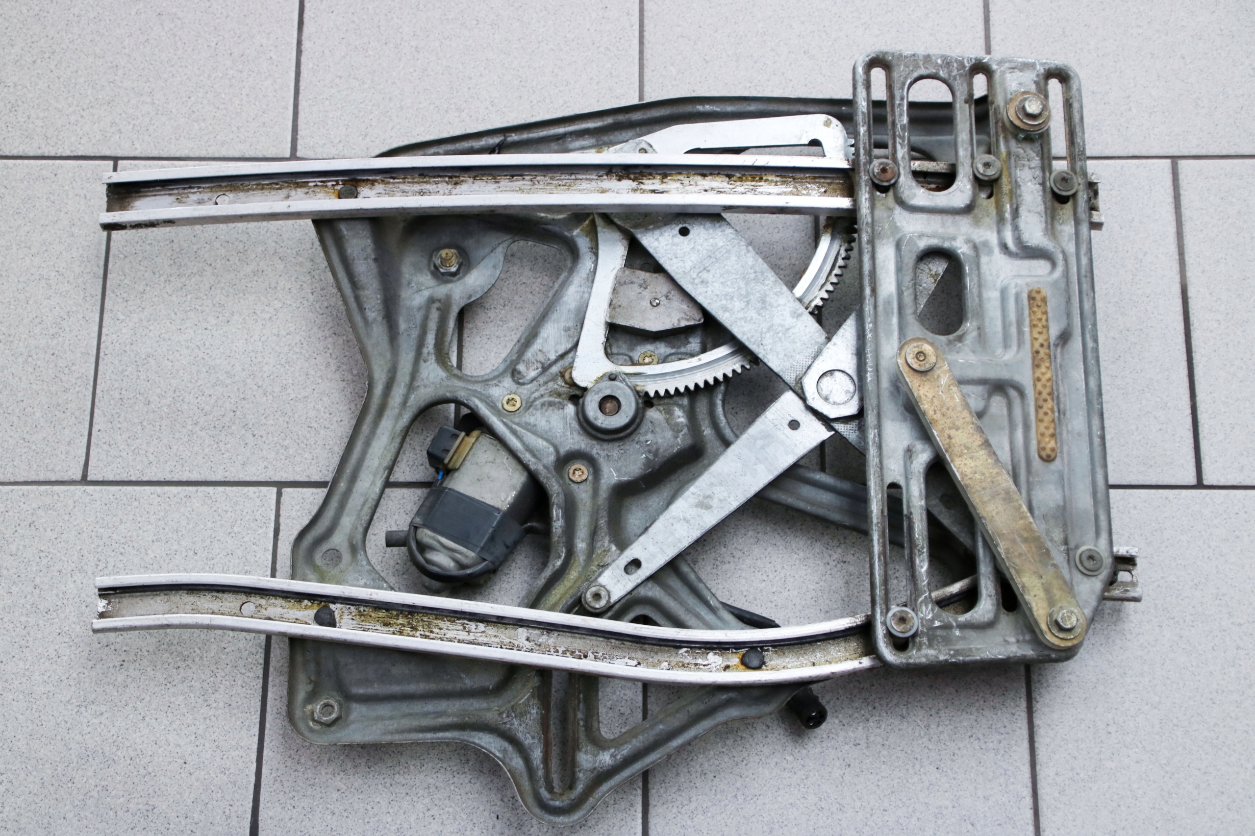 BMW E30 CABRIO window regulator mechanism left rear part