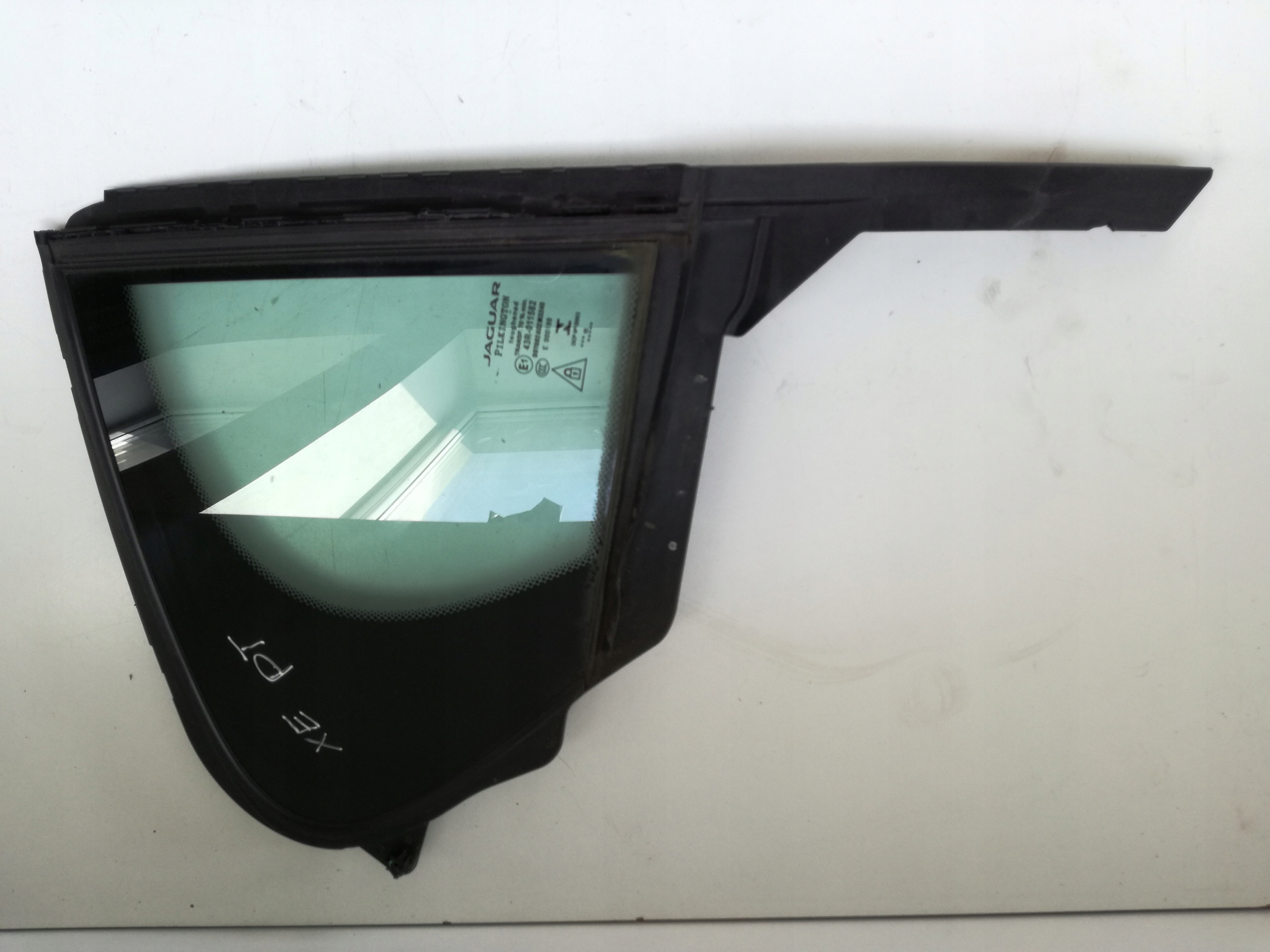 Скло двері права задня задня JAGUAR XE X760 15-18