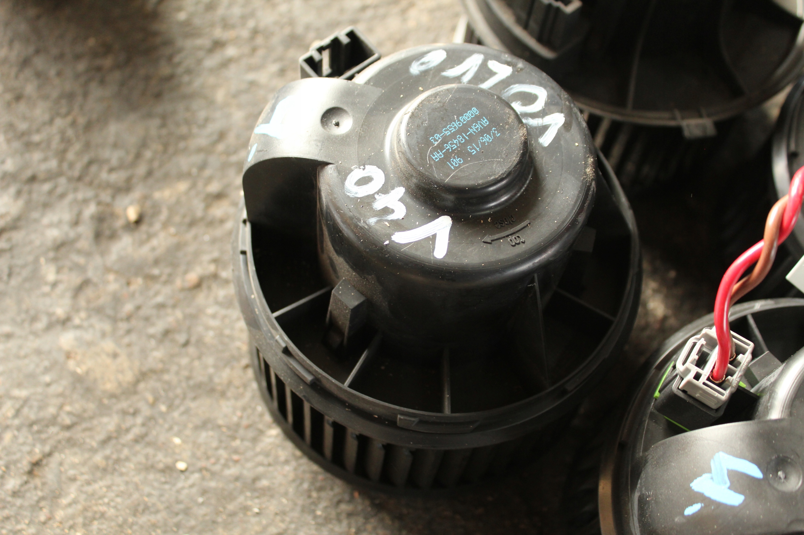 4 WENTYLATOR NAGRZEWNICY REZYSTOR KUGA MK2 LIFT Typ samochodu Samochody osobowe