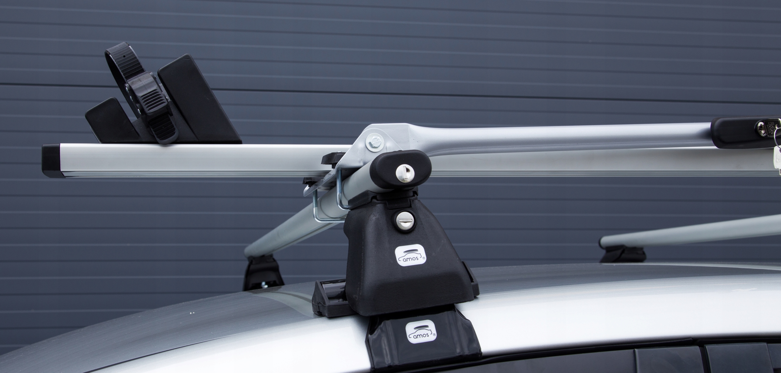 Bagażnik uchwyt na dach AMOS TOUR cztery 4 rowery Producent AMOS