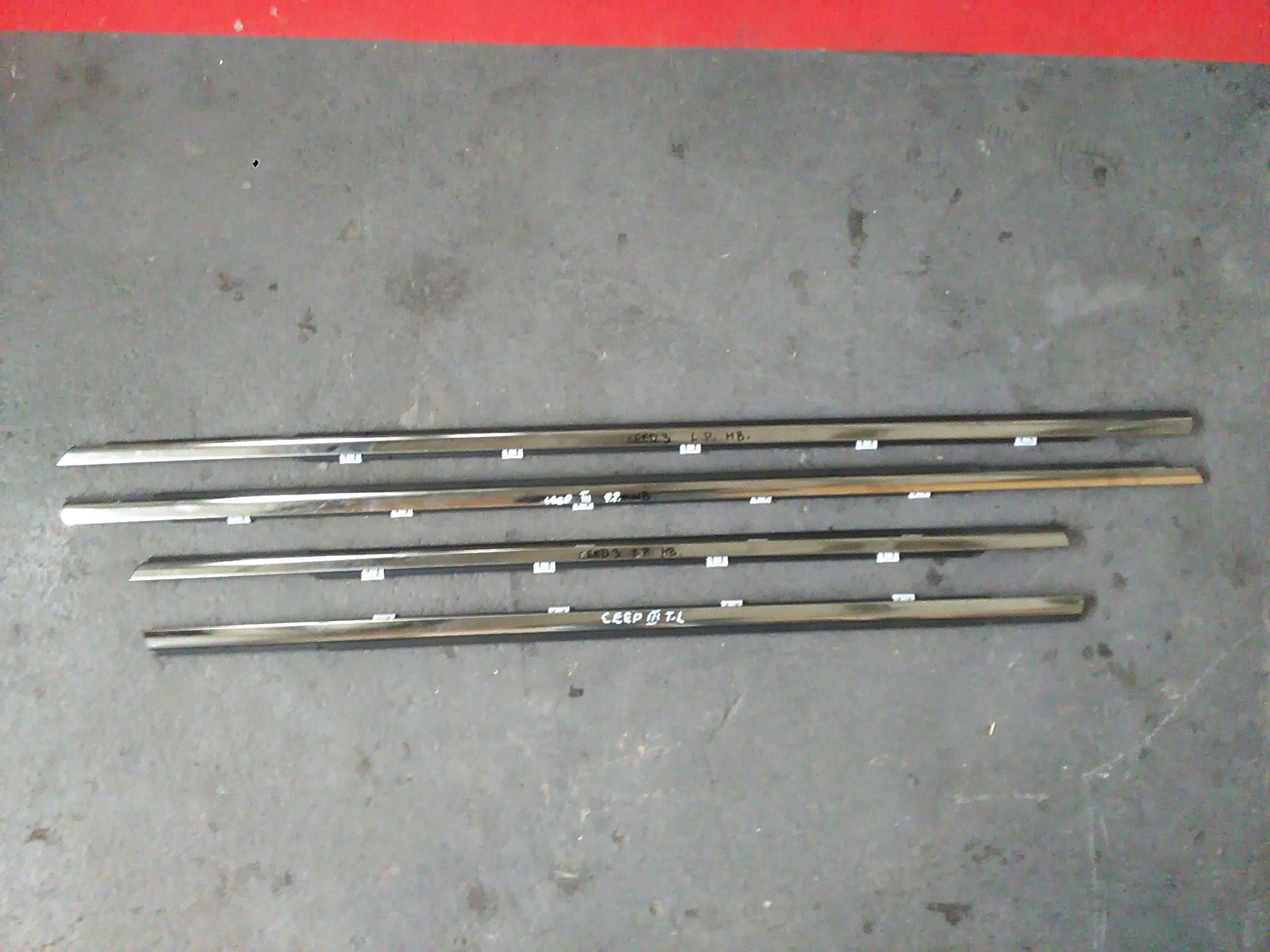 KIA CEED III 2018- НАКЛАДКА ZGARNIAJACA ДВЕРИ CHROM