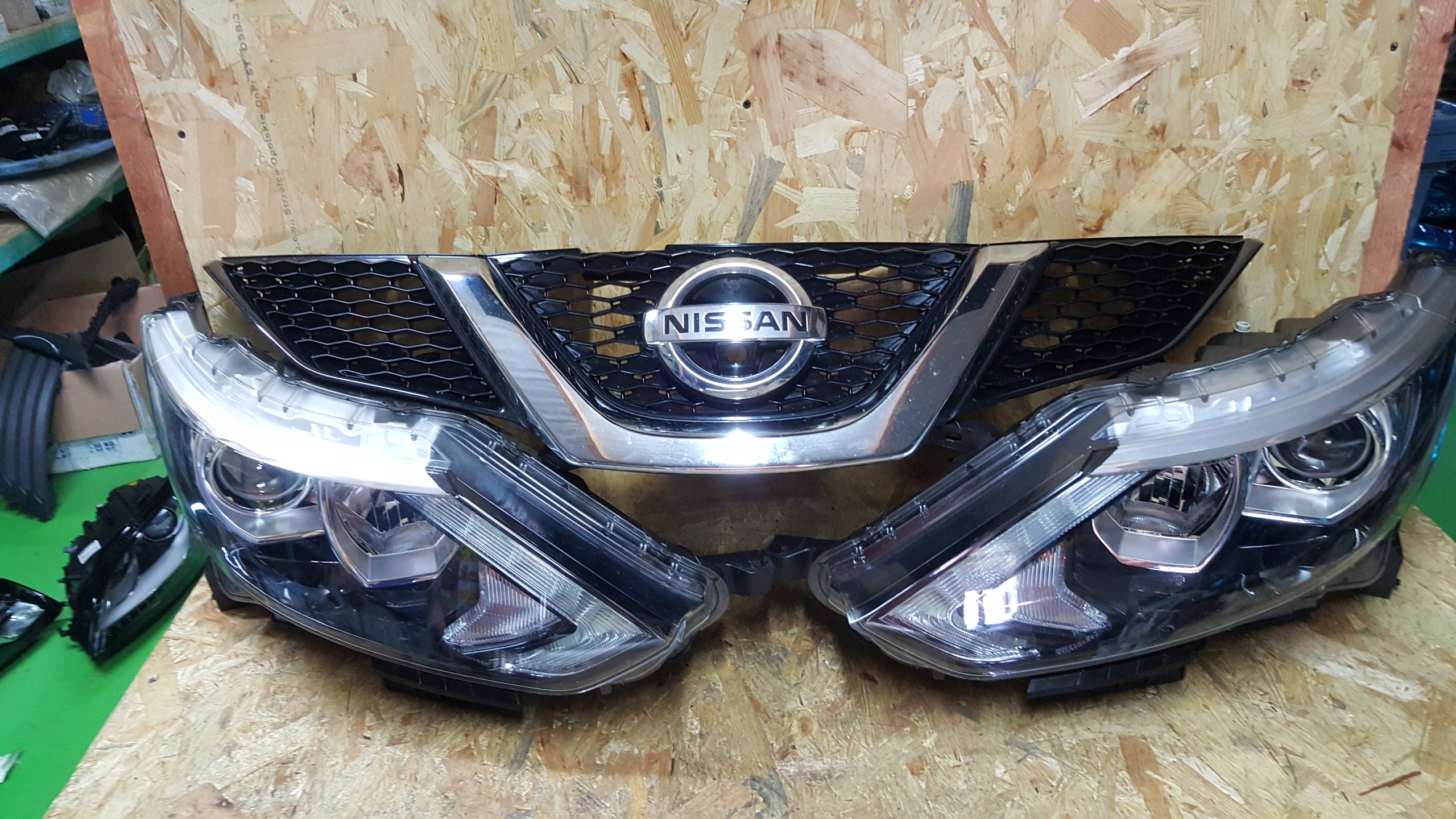 Nissan Qashqai J11 Kühlergrill FRONTGRILL Kühlergitter 623124EA0D - Thumbnail 1