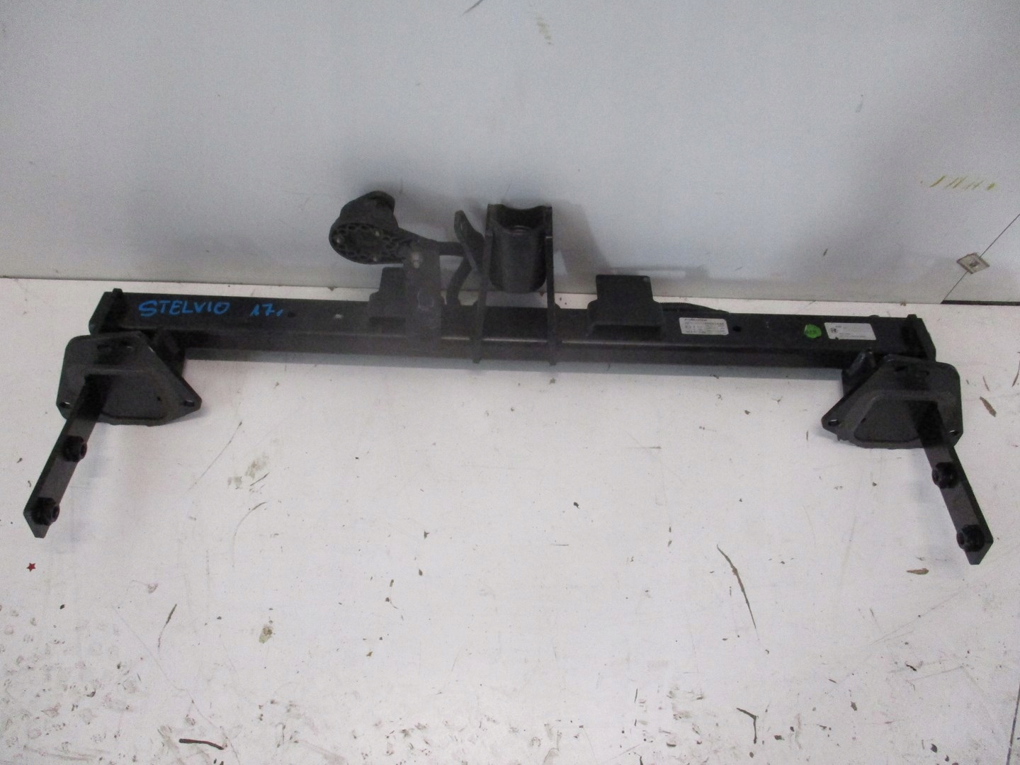 Задня балка гак ALFA ROMEO STELVIO 17R