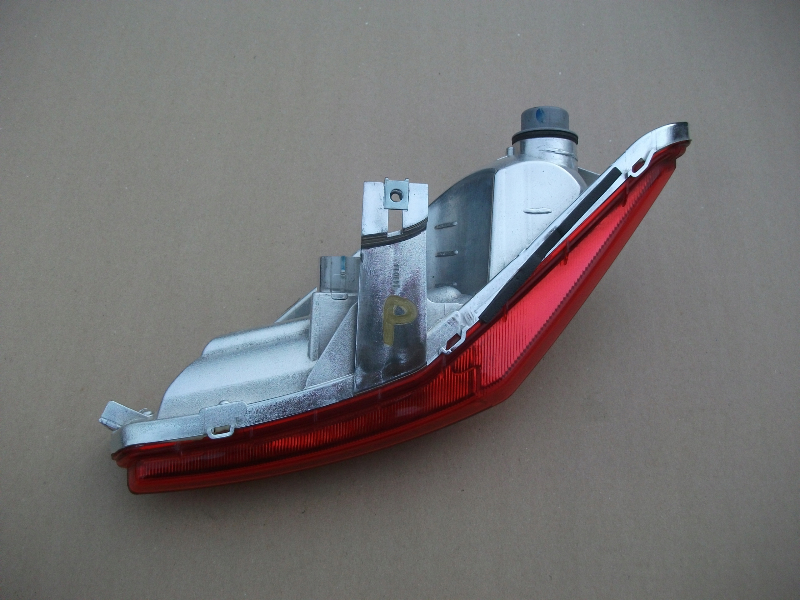 YAMAHA XMAX 125 ЗАДНИЙ ПРАВЫЙ ФОНАРЬ