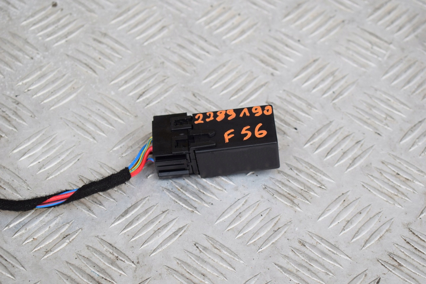 Рамка фари Mini OE 7300631