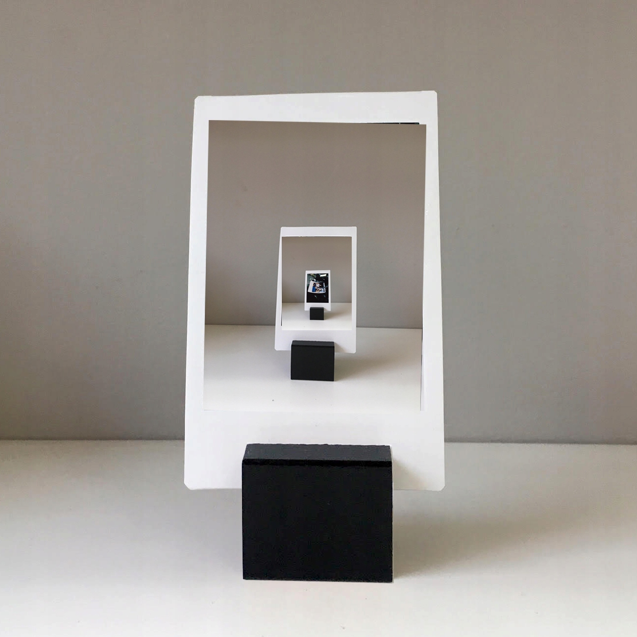 

Podstawka stojak na zdjęcie drewniana czarna